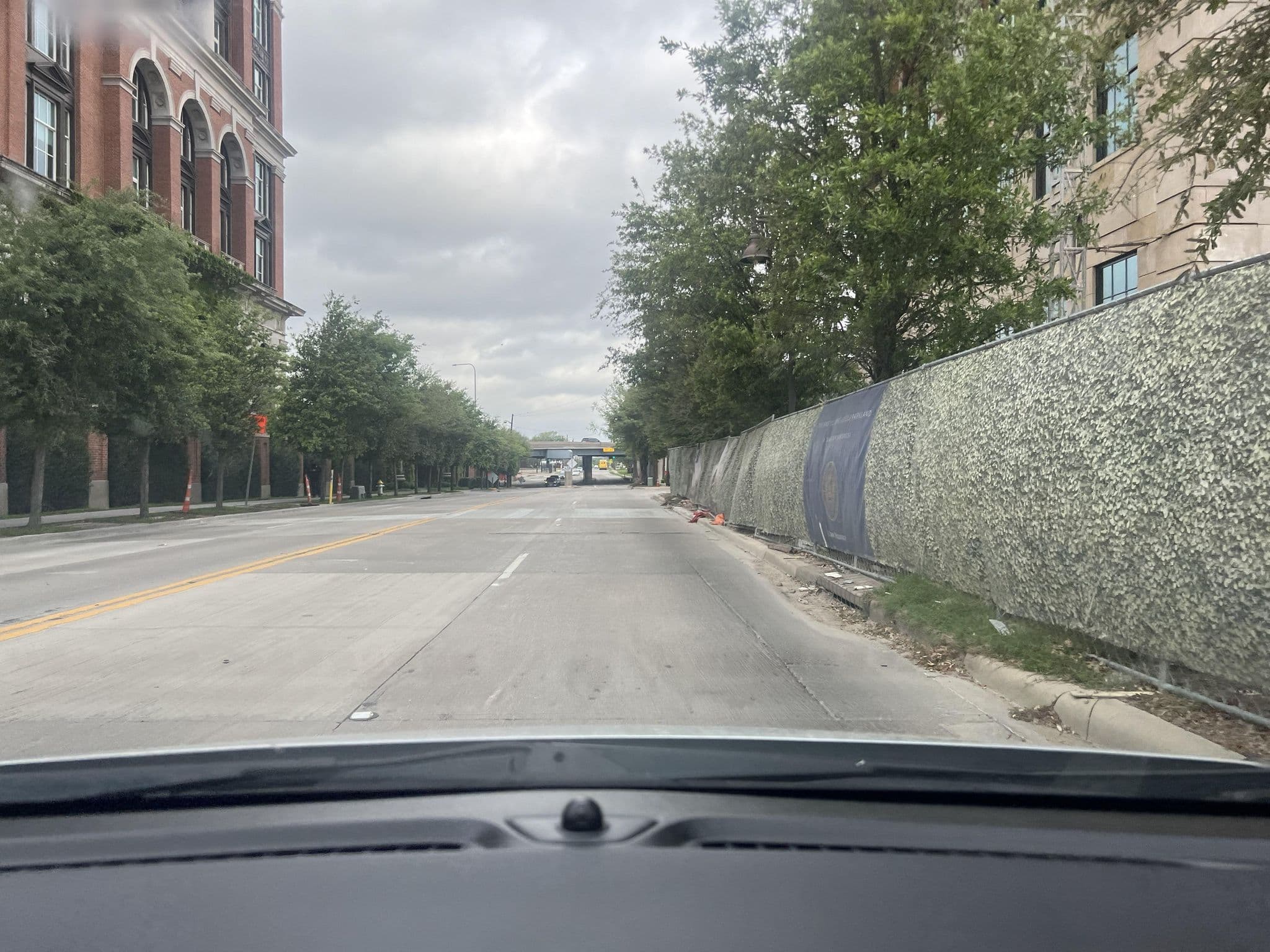 Street view near Tucson National Golf Resort And Spa, Dallas — © whitecotton (CC BY-SA · Mapillary)