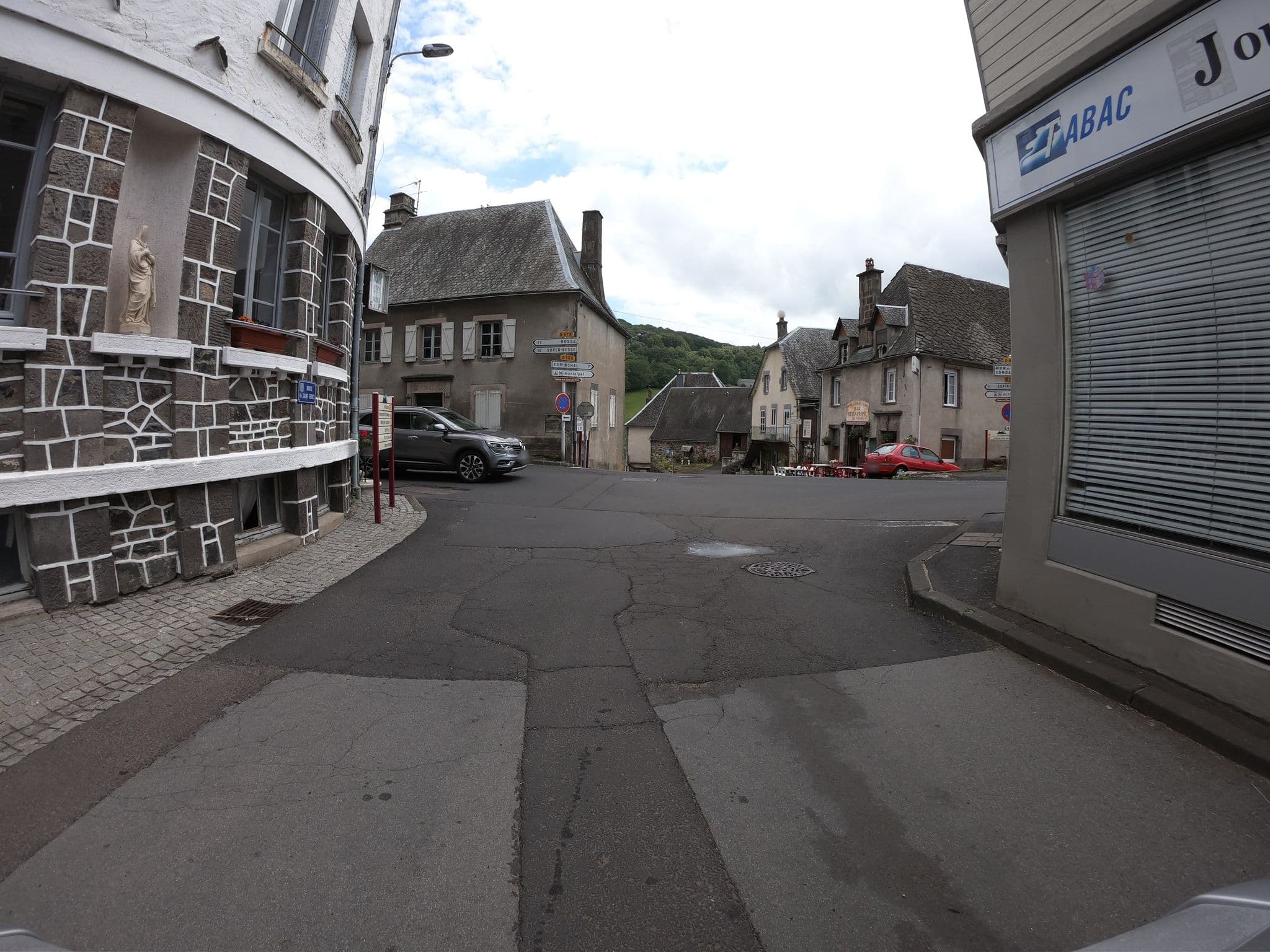 Street view near La Grange d’Entraigues, Condat — © joostjakob (CC BY-SA · Mapillary)