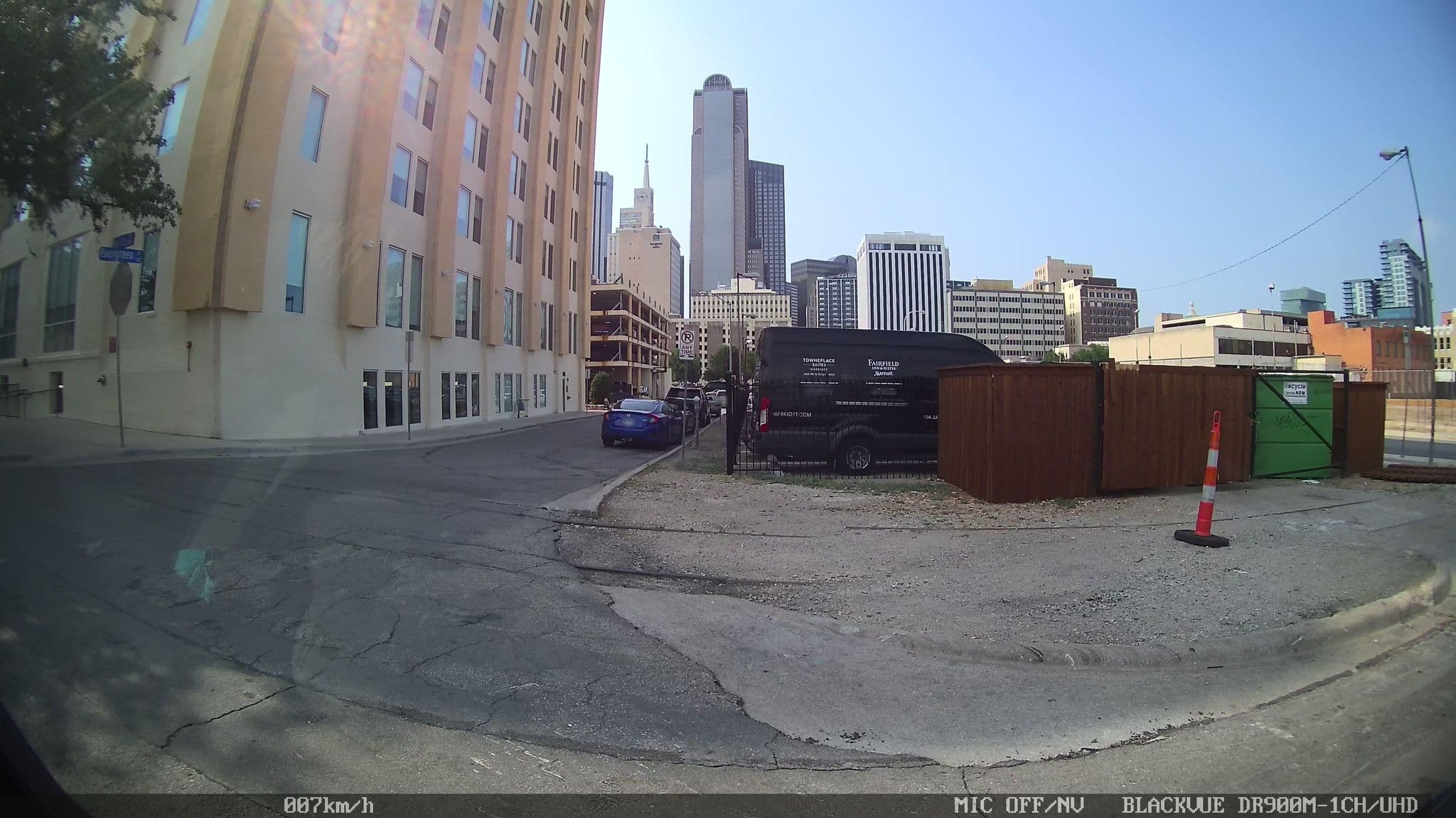 Street view near Fairfield Inn & Suites, Dallas — © kaart_2 (CC BY-SA · Mapillary)