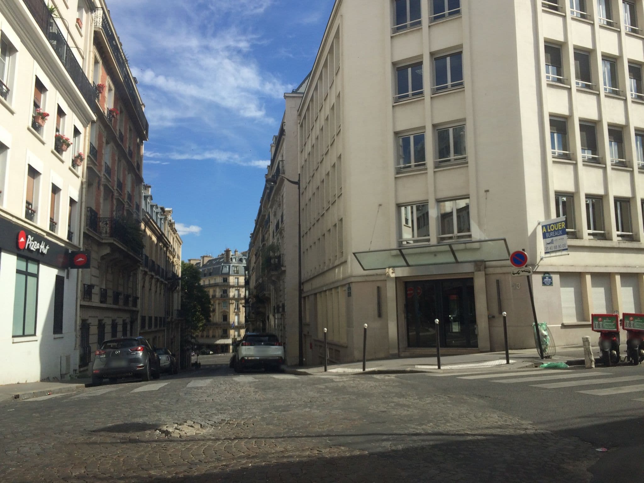 Street view near Le Belgrand, Paris 16 Passy — © kartenville (CC BY-SA · Mapillary)
