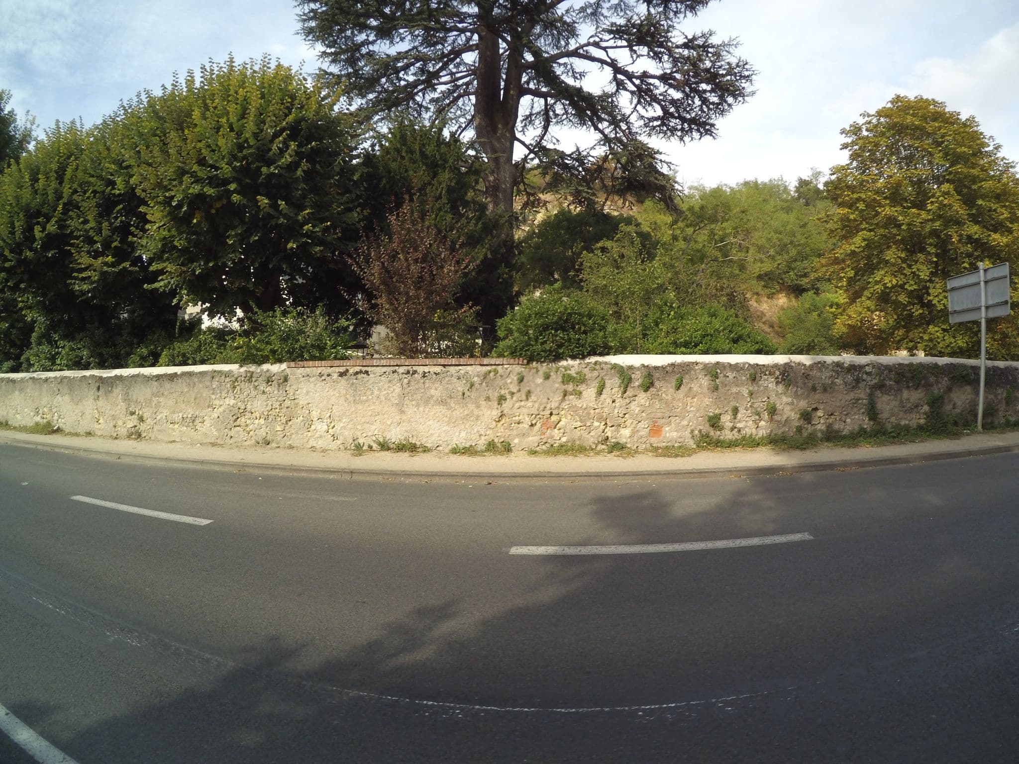 Street view near Le Clos du Cèdre, Rochecorbon — © stephanep (CC BY-SA · Mapillary)