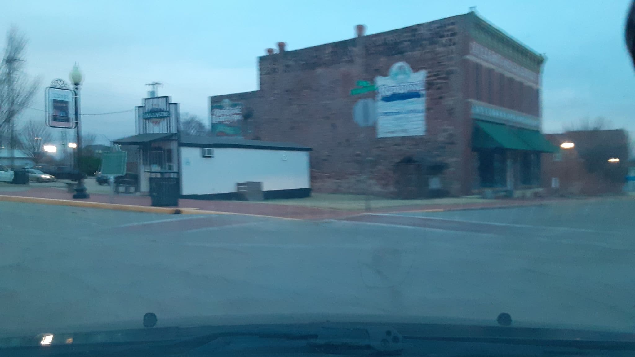 Street view near Redstone Country Inn & Wedding Chapel, Guthrie — © bradleypesicka (CC BY-SA · Mapillary)