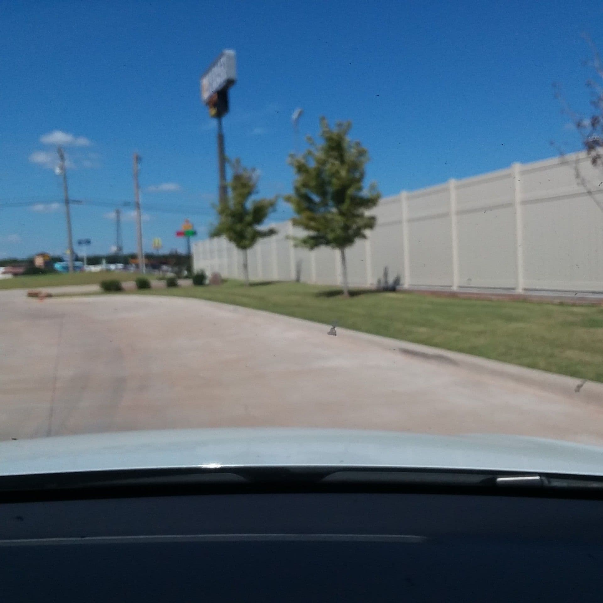Street view near Hampton Inn by Hilton, Edmond — © shantalb (CC BY-SA · Mapillary)