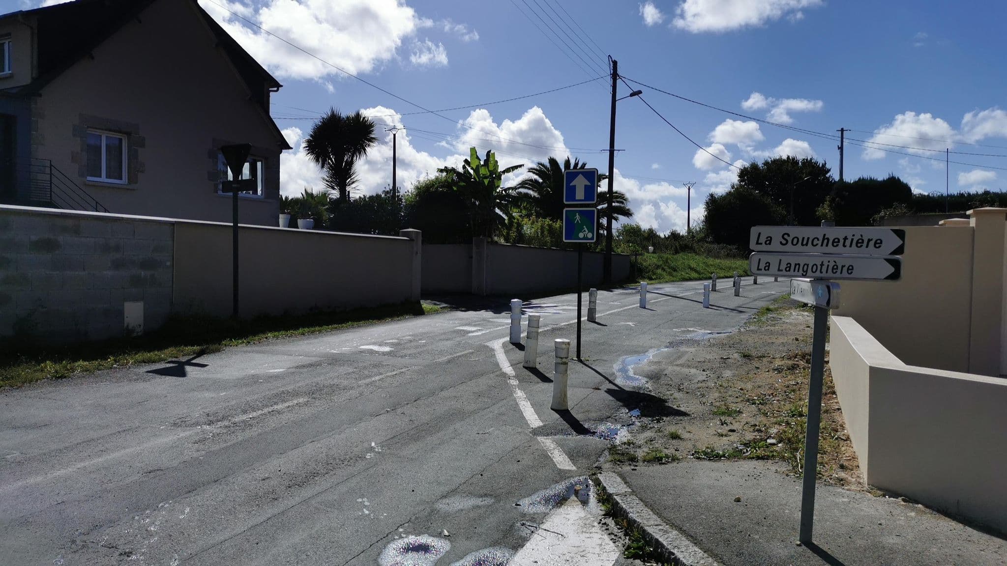 Street view near La Ville es Gris, Cancale — © bernardvoyageur (CC BY-SA · Mapillary)