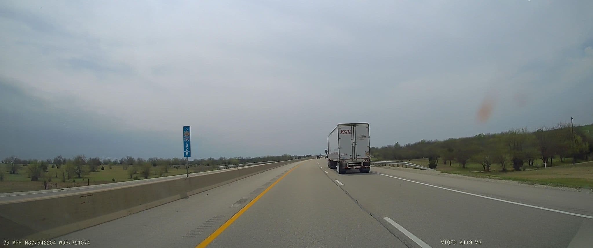 Street view near Days Inn, Clay Center — © bundlegut (CC BY-SA · Mapillary)