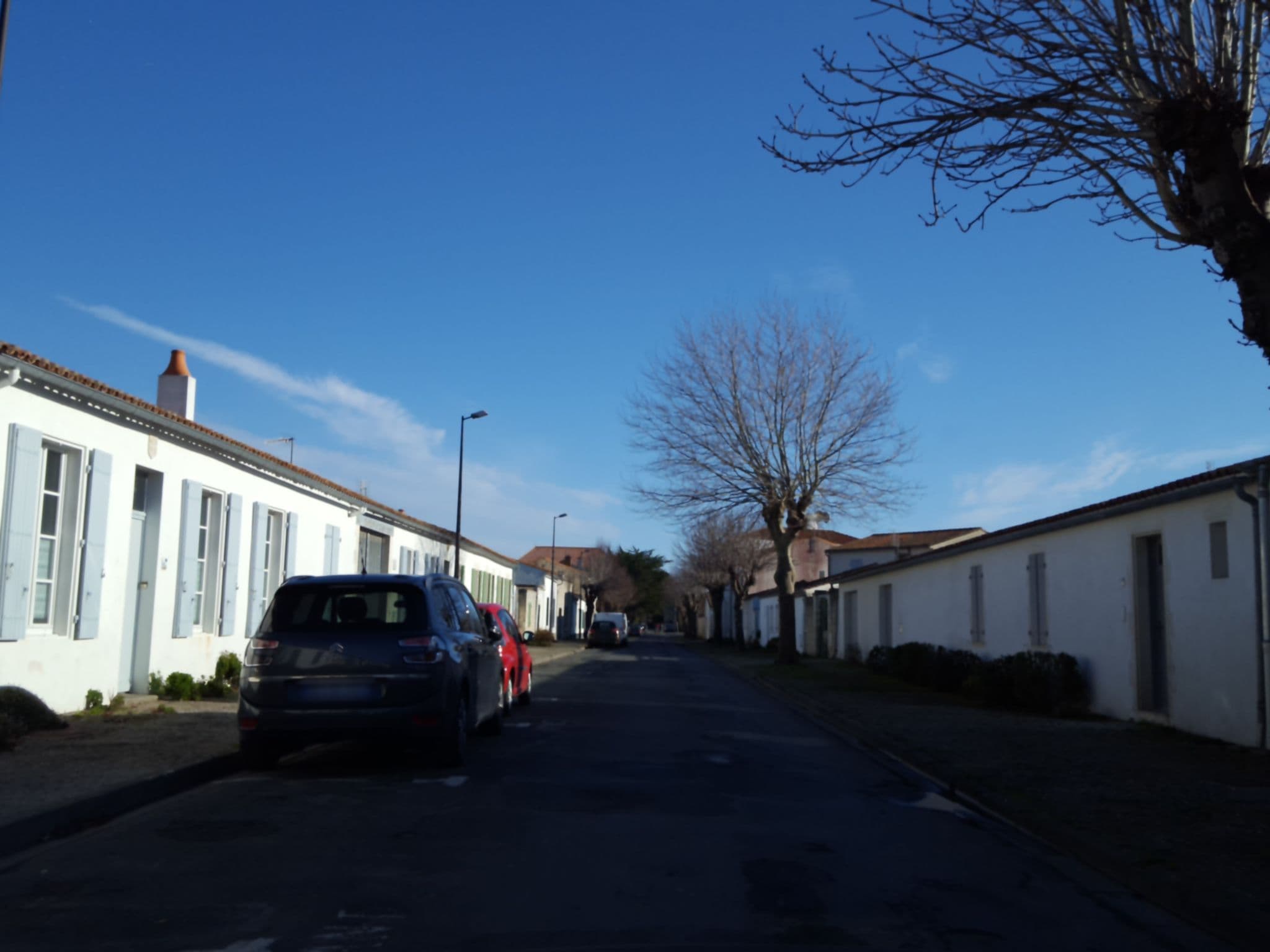 Street view near Villa Thoiras, Saint-Martin-de-Ré — © thibphil (CC BY-SA · Mapillary)