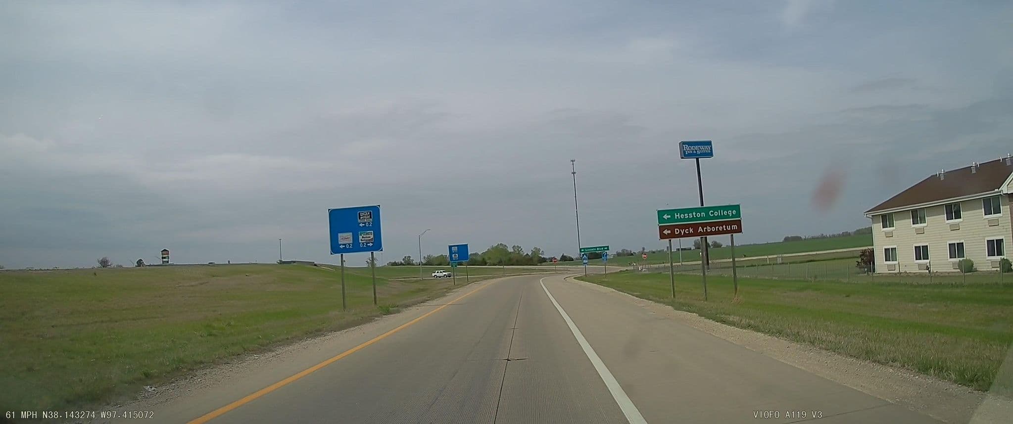 Street view near Choice Hotels, Hesston — © bundlegut (CC BY-SA · Mapillary)