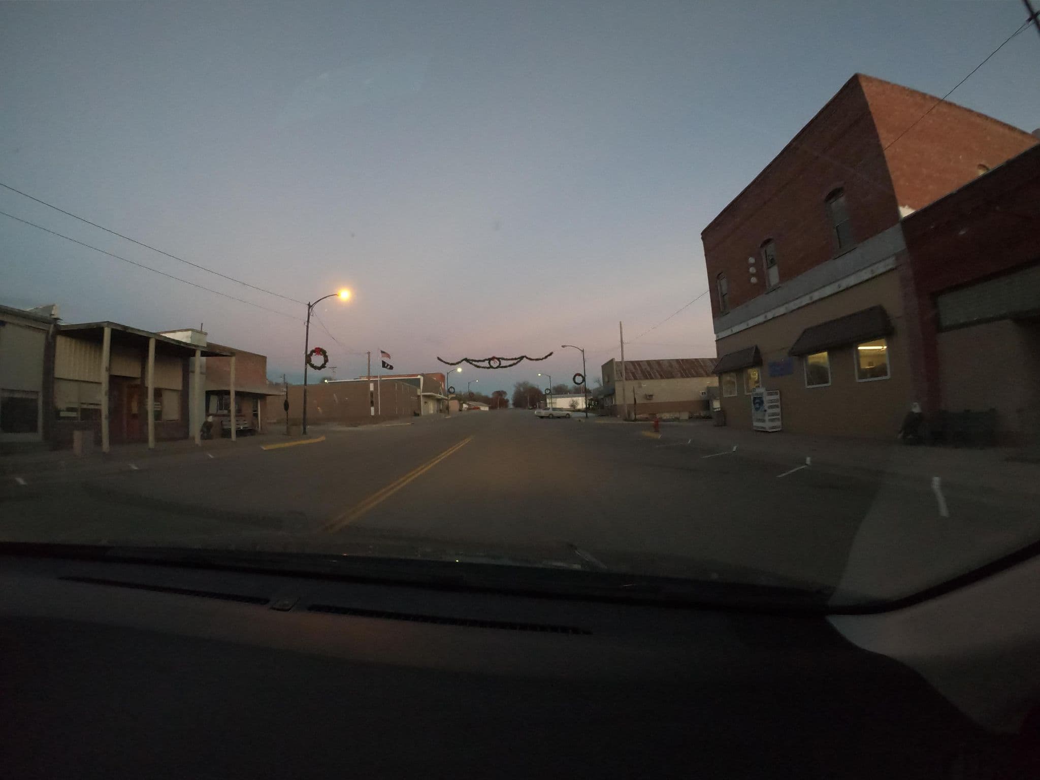 Street view near Sunflower Inn, Concordia — © toebee (CC BY-SA · Mapillary)
