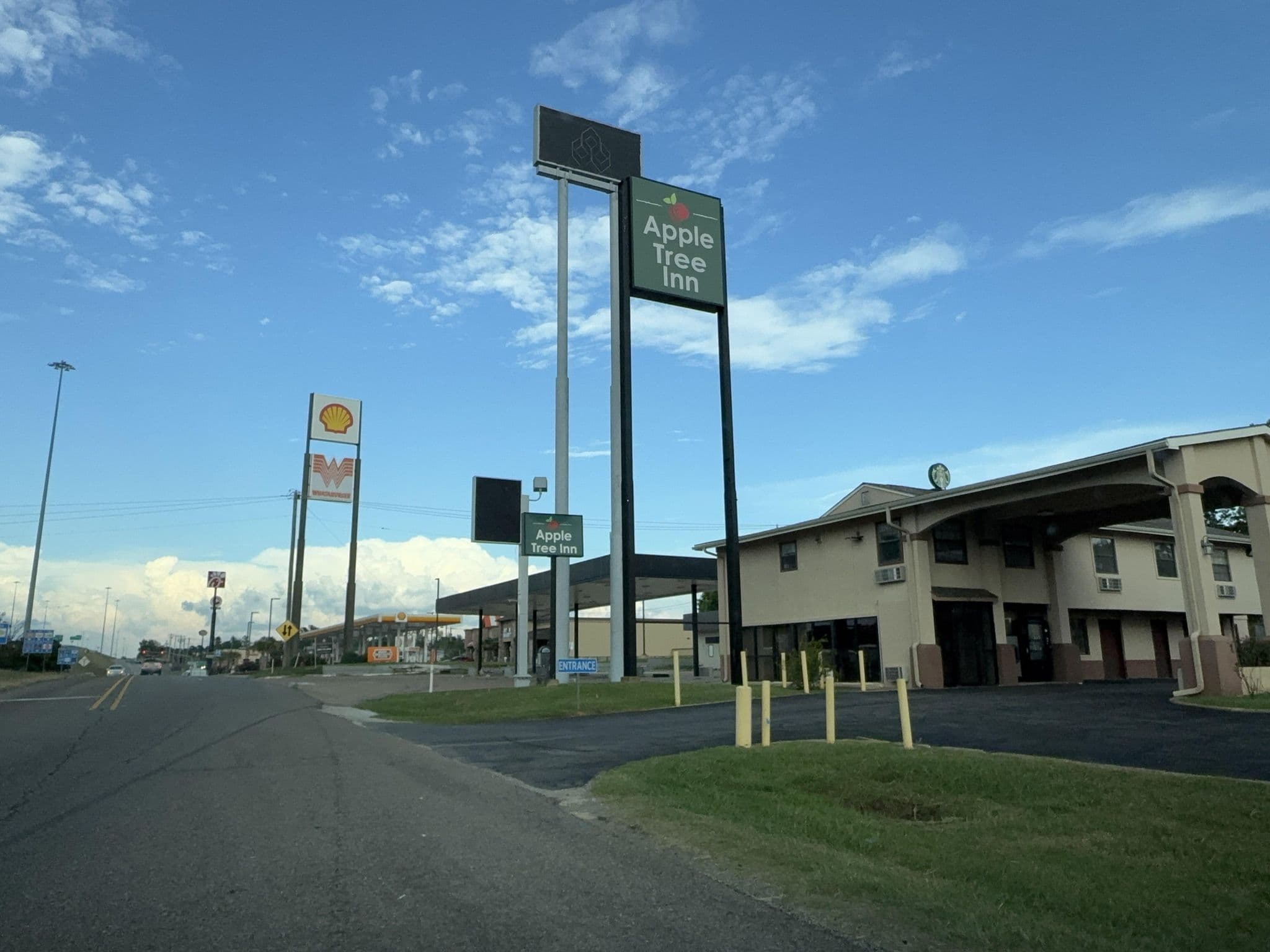 Street view near Americas Best Value Inn - Tyler/Lindale, Lindale — © turnkit (CC BY-SA · Mapillary)