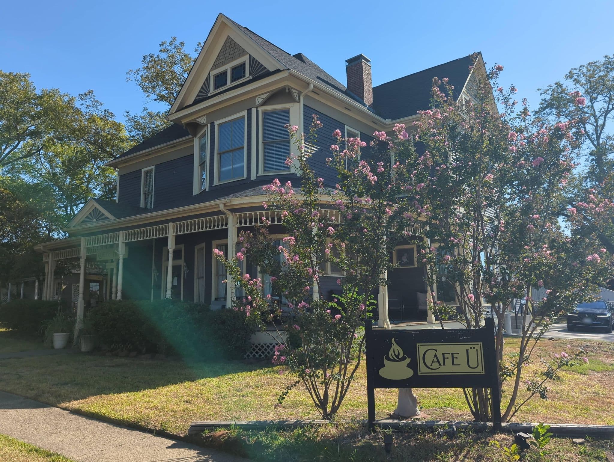 Street view near Munzesheimer Manor German Bed & Breakfast, Lindale — © ultimateriff (CC BY-SA · Mapillary)
