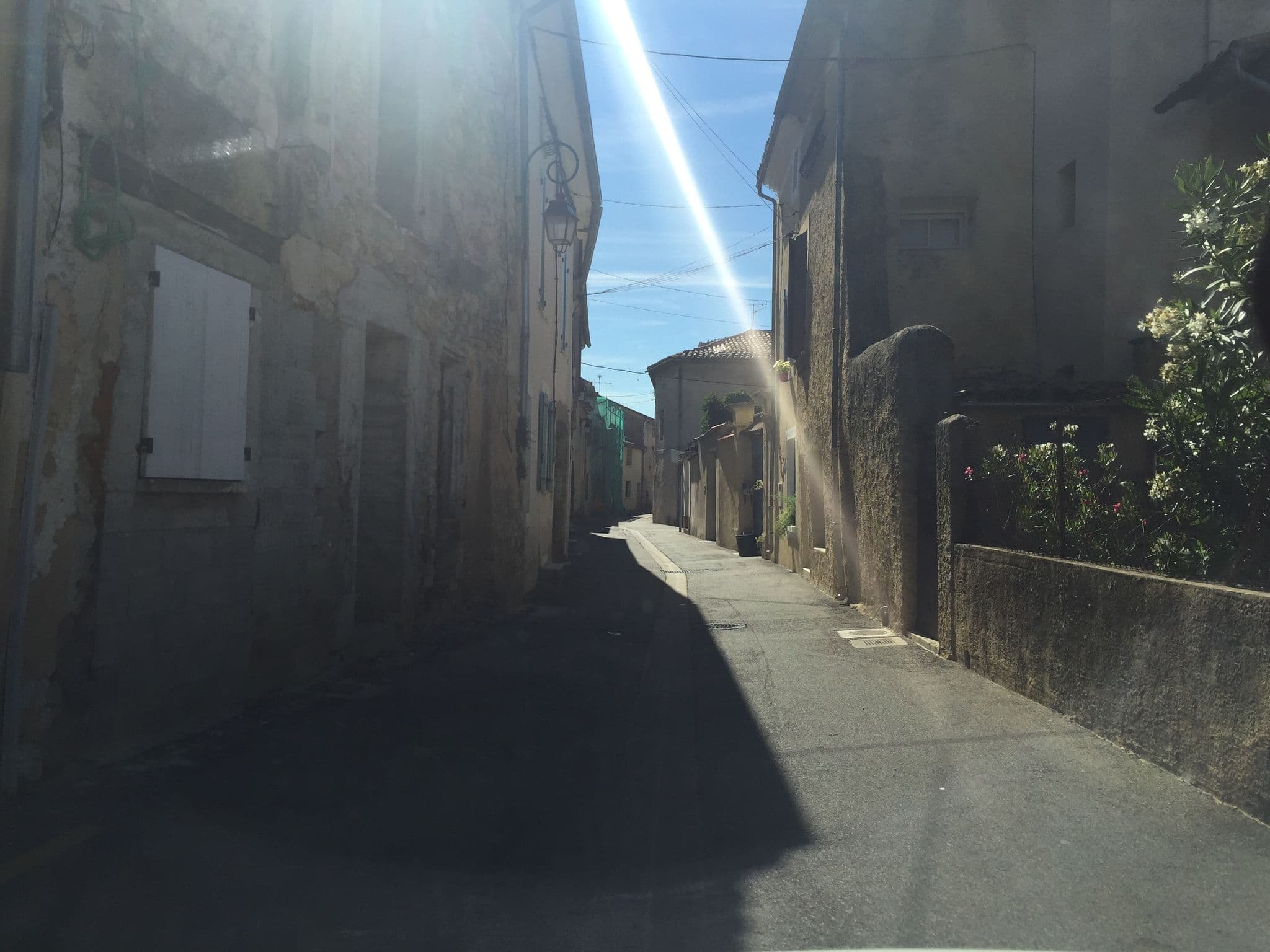 Street view near Chambres d'hôtes "Numéro 7", Caderousse — © zimmy (CC BY-SA · Mapillary)