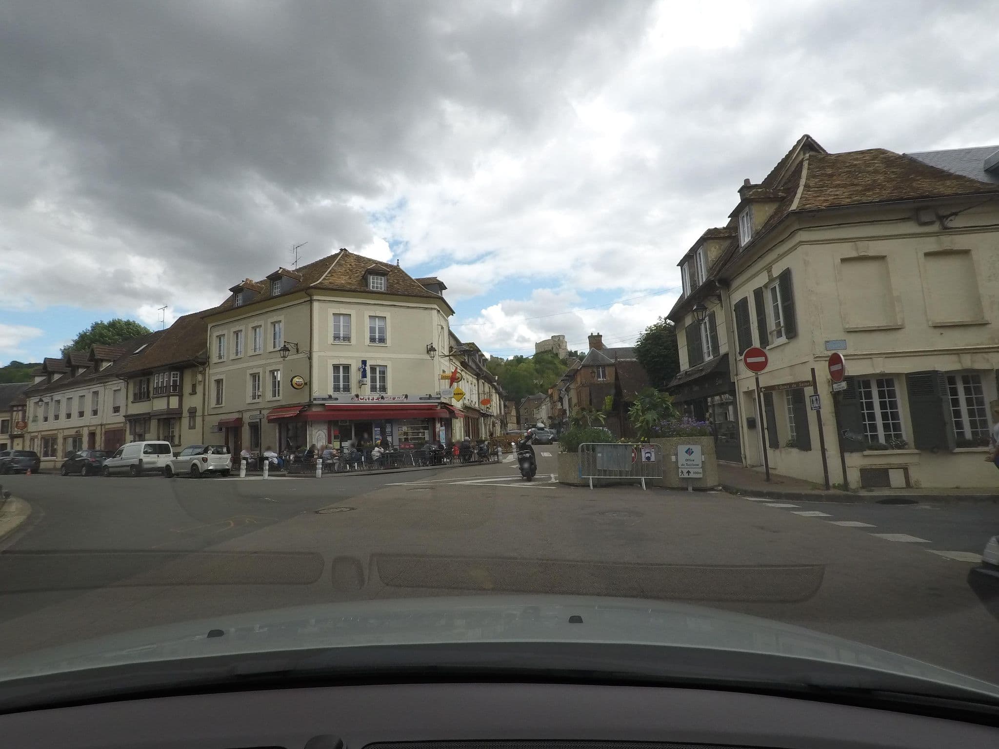 Street view near La Chaîne d'Or, Les Andelys — © maftieu (CC BY-SA · Mapillary)