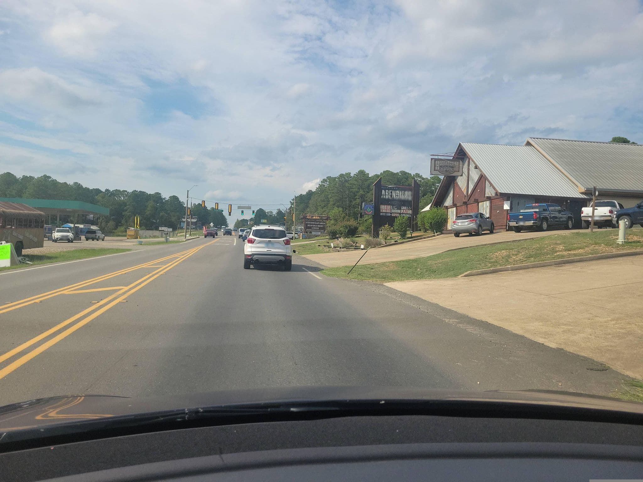 Street view near Blue Beaver Luxury Cabins, Broken Bow — © Montrose_Lyle (CC BY-SA · Mapillary)