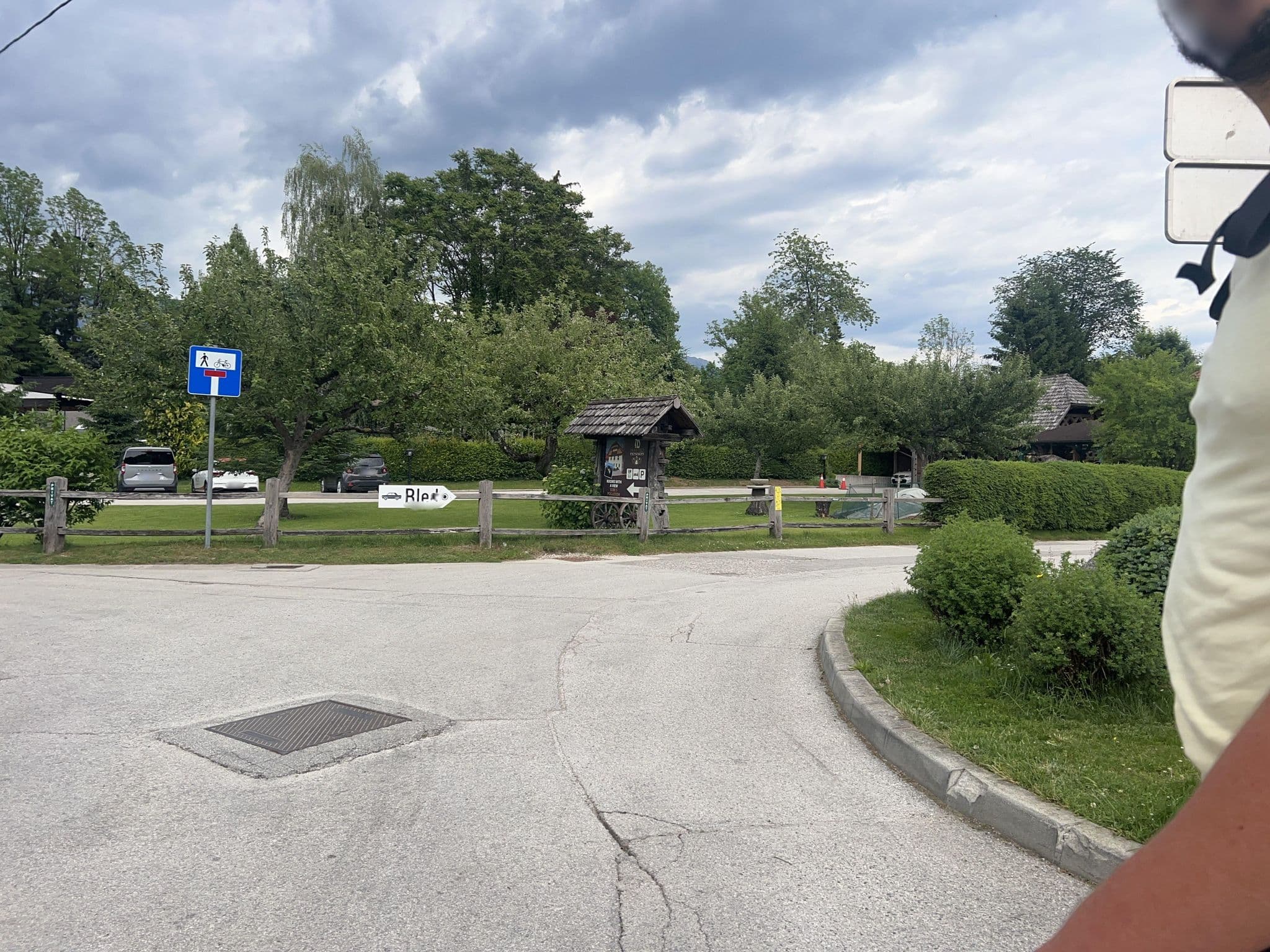 Street view near Penzion Kaps, Bled — © igorzo (CC BY-SA · Mapillary)