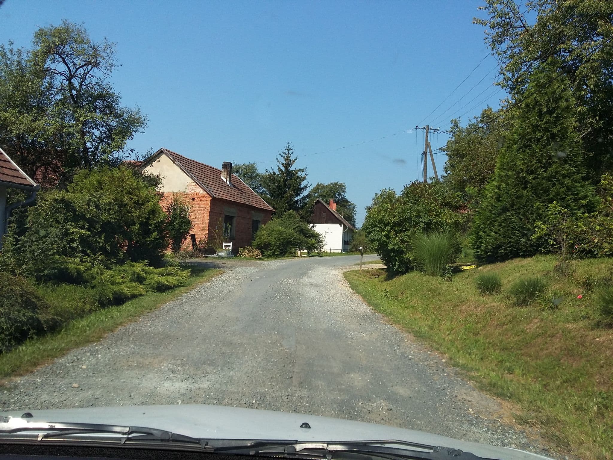 Street view near Zsuzsi néni vendégmarasztaló portája, Rakičan — © gbabmap (CC BY-SA · Mapillary)