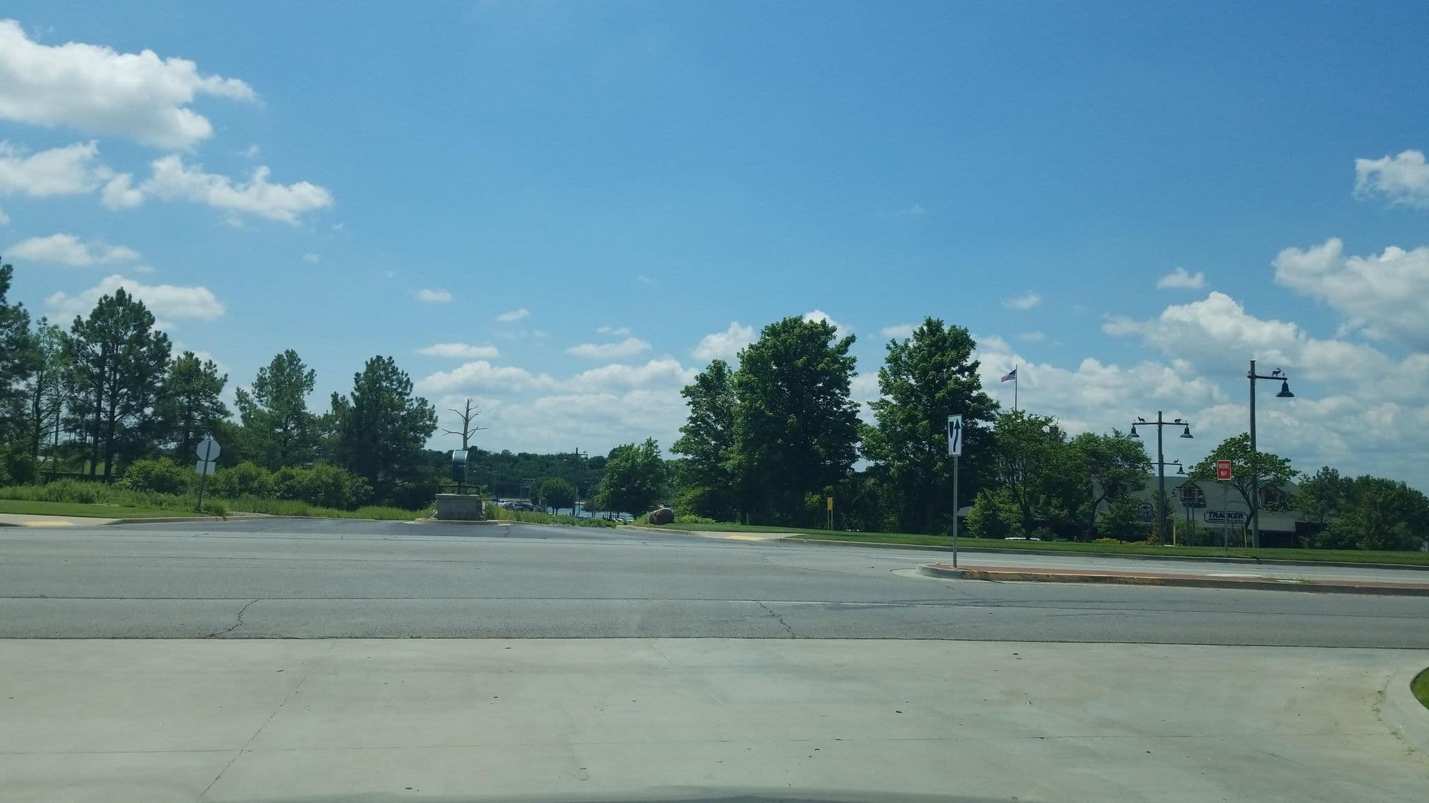 Street view near Stoney Creek Hotel & Conference Center, Broken Arrow — © BubbleGuppies (CC BY-SA · Mapillary)