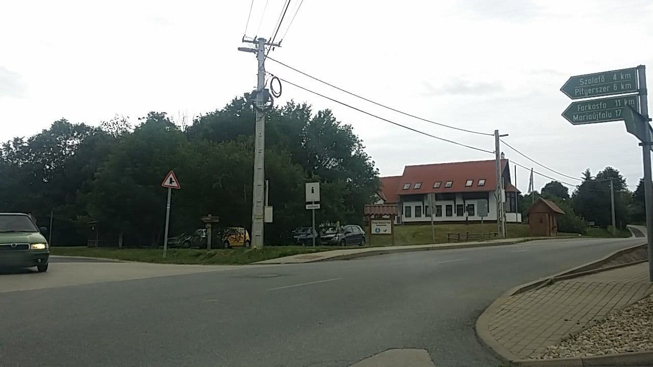 Street view near Hársfa Fogadó, Turnišče — © utvonalfelmeresek (CC BY-SA · Mapillary)