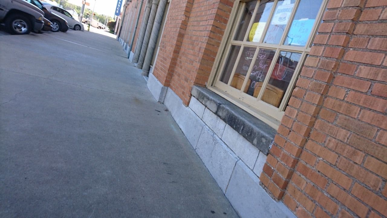 Street view near Hotel Vinita, Vinita — © voschix (CC BY-SA · Mapillary)