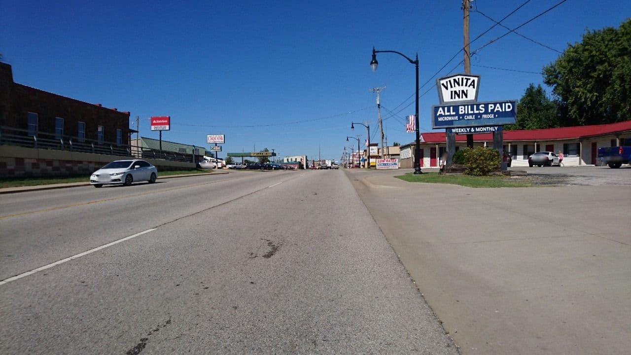 Street view near Vinita Inn, Vinita — © voschix (CC BY-SA · Mapillary)