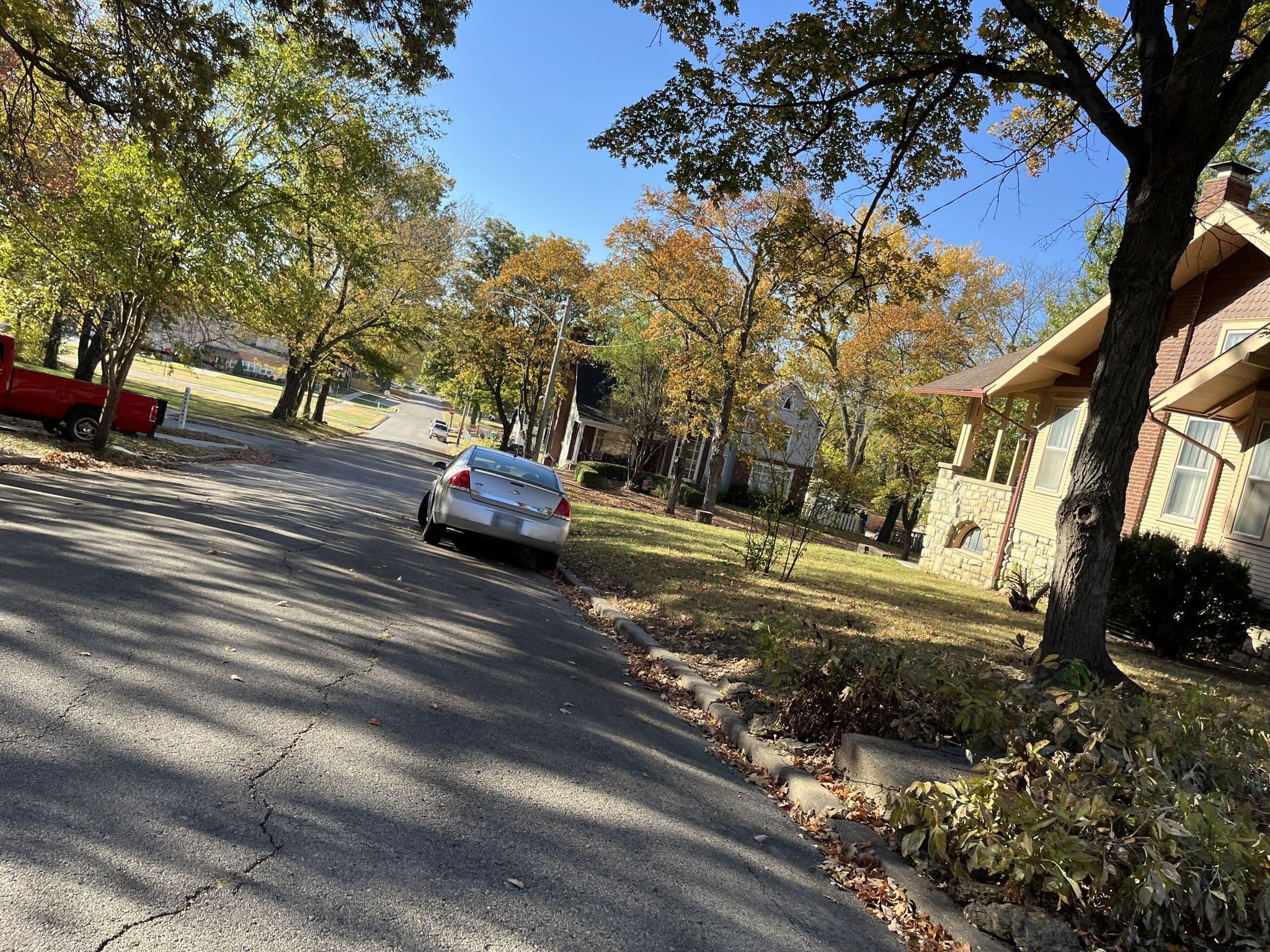 Street view near Bonnie Brae Guest House, Paola — © prdnr (CC BY-SA · Mapillary)
