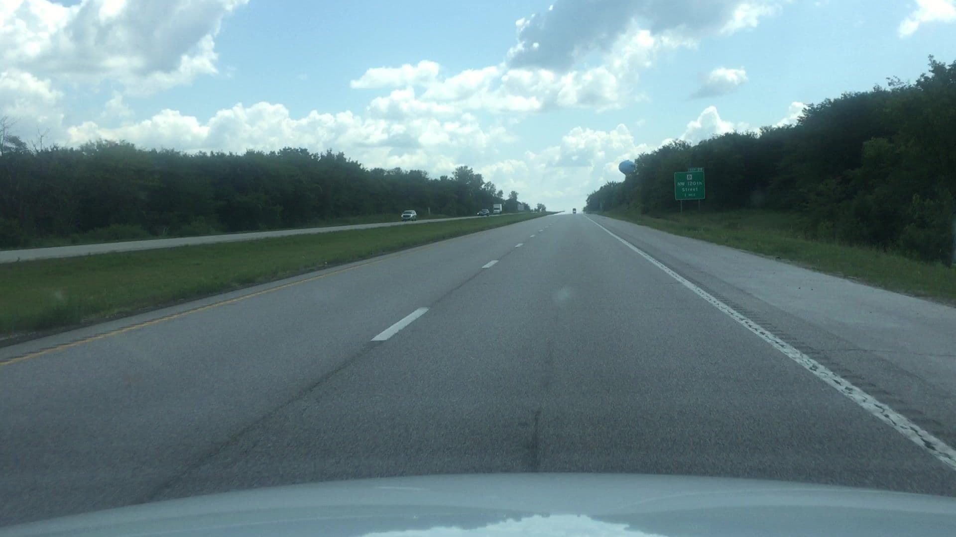 Street view near Pear Tree Hotel, Platte City — © lvl5 (CC BY-SA · Mapillary)