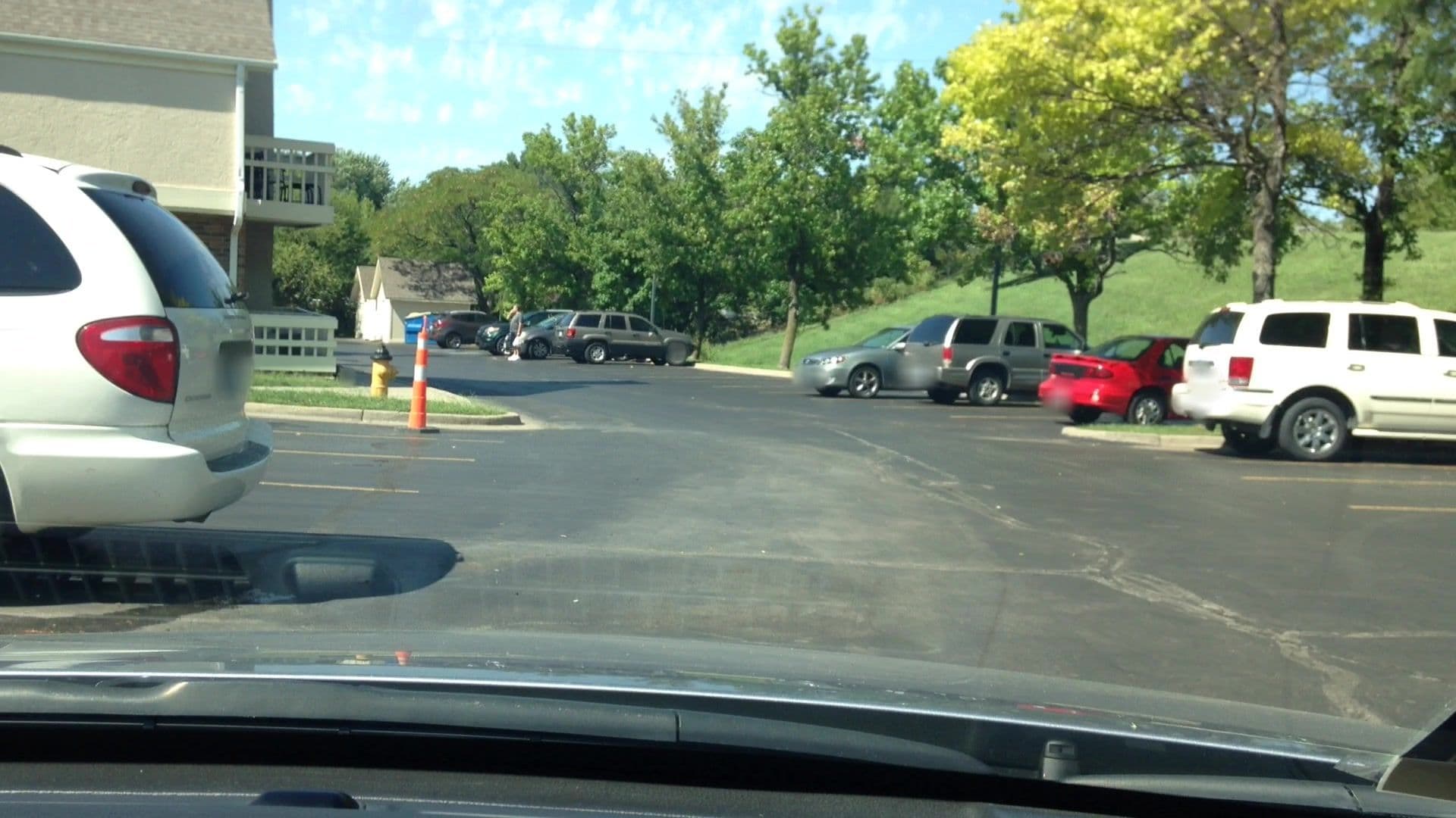 Street view near Cloverleaf Suites, Leawood — © lvl5 (CC BY-SA · Mapillary)