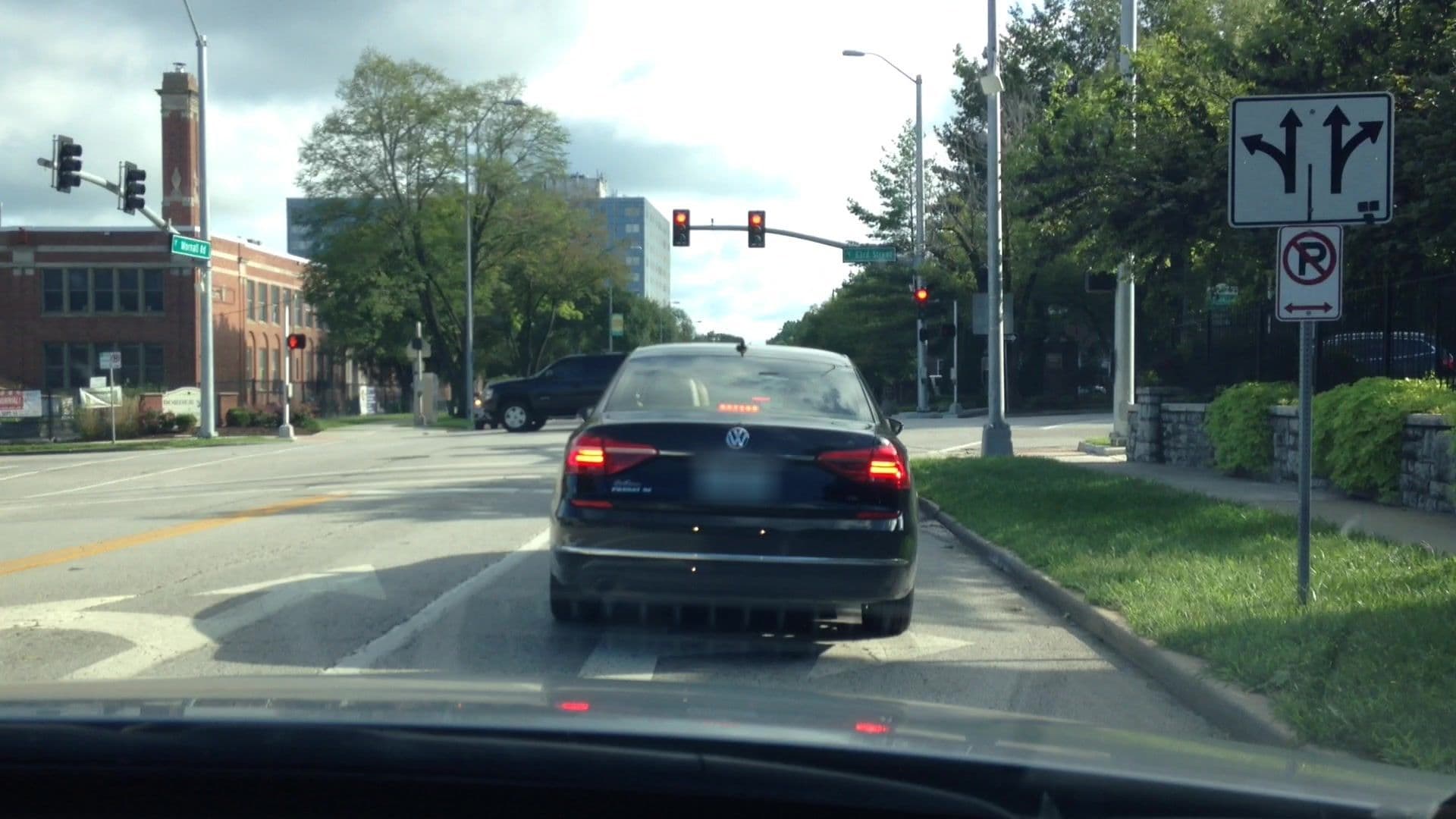 Street view near The 400 - A Brookside Bed and Breakfast, Mission Hills — © lvl5 (CC BY-SA · Mapillary)