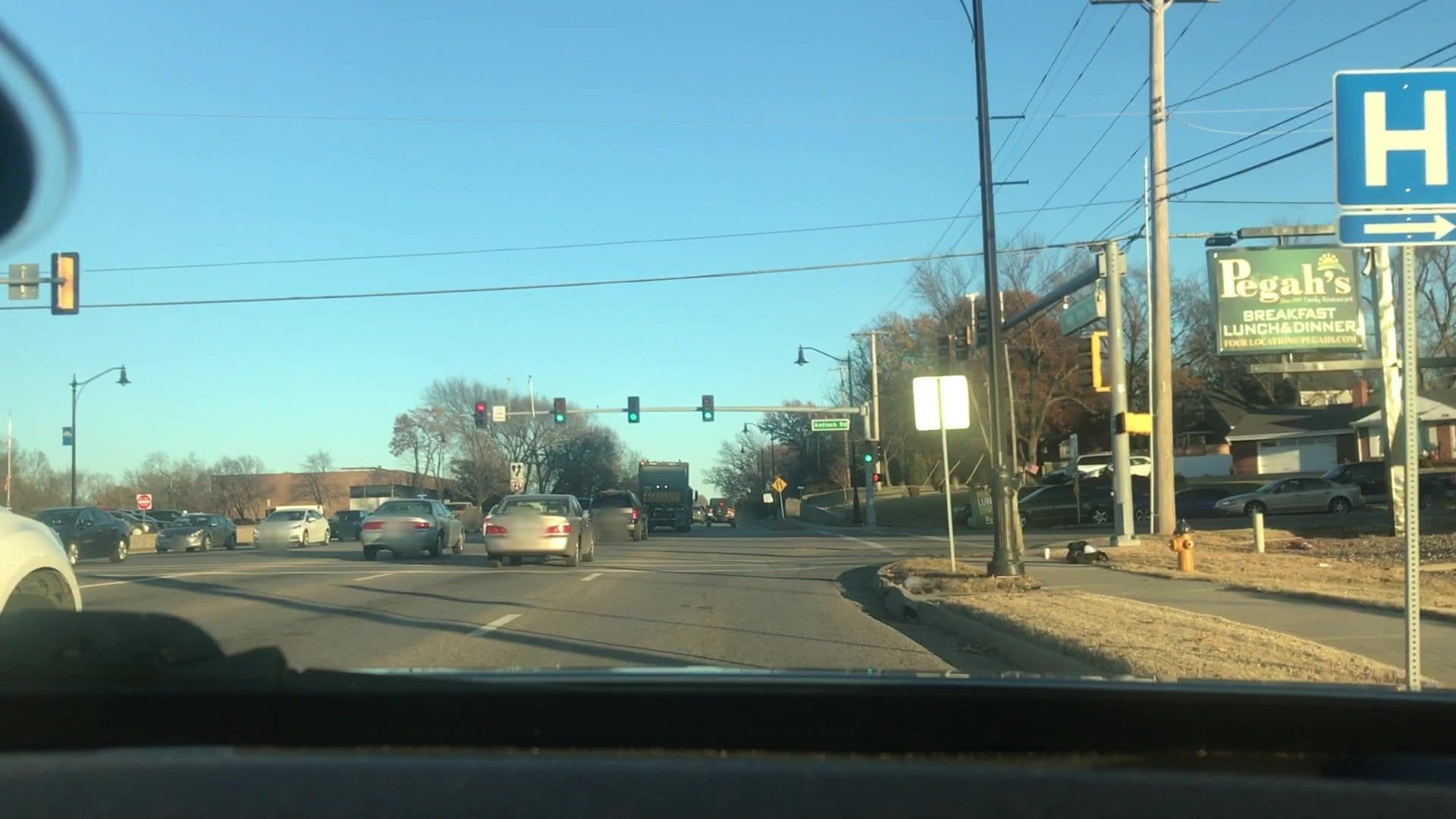 Street view near Courtyard by Marriott, Merriam — © lvl5 (CC BY-SA · Mapillary)