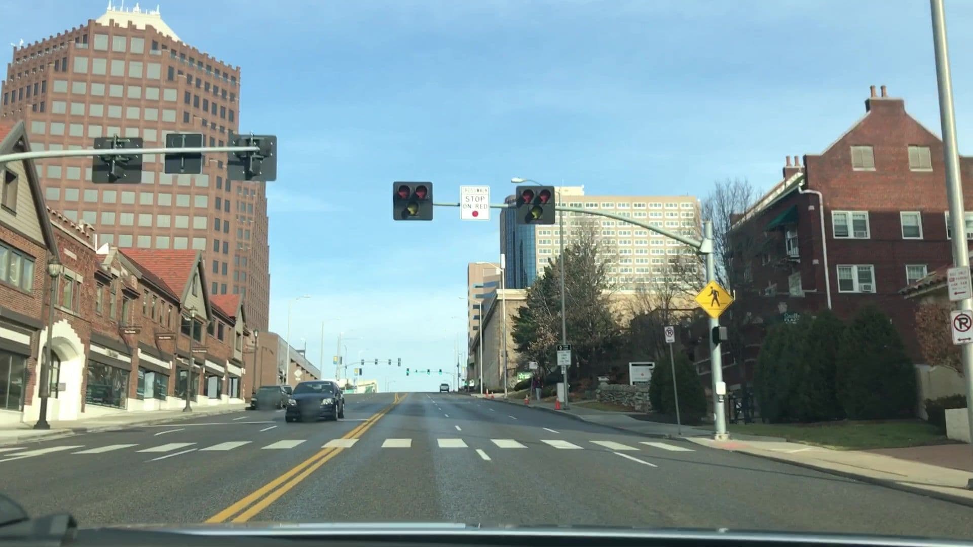 Street view near Ponce De Leon, Mission Hills — © lvl5 (CC BY-SA · Mapillary)