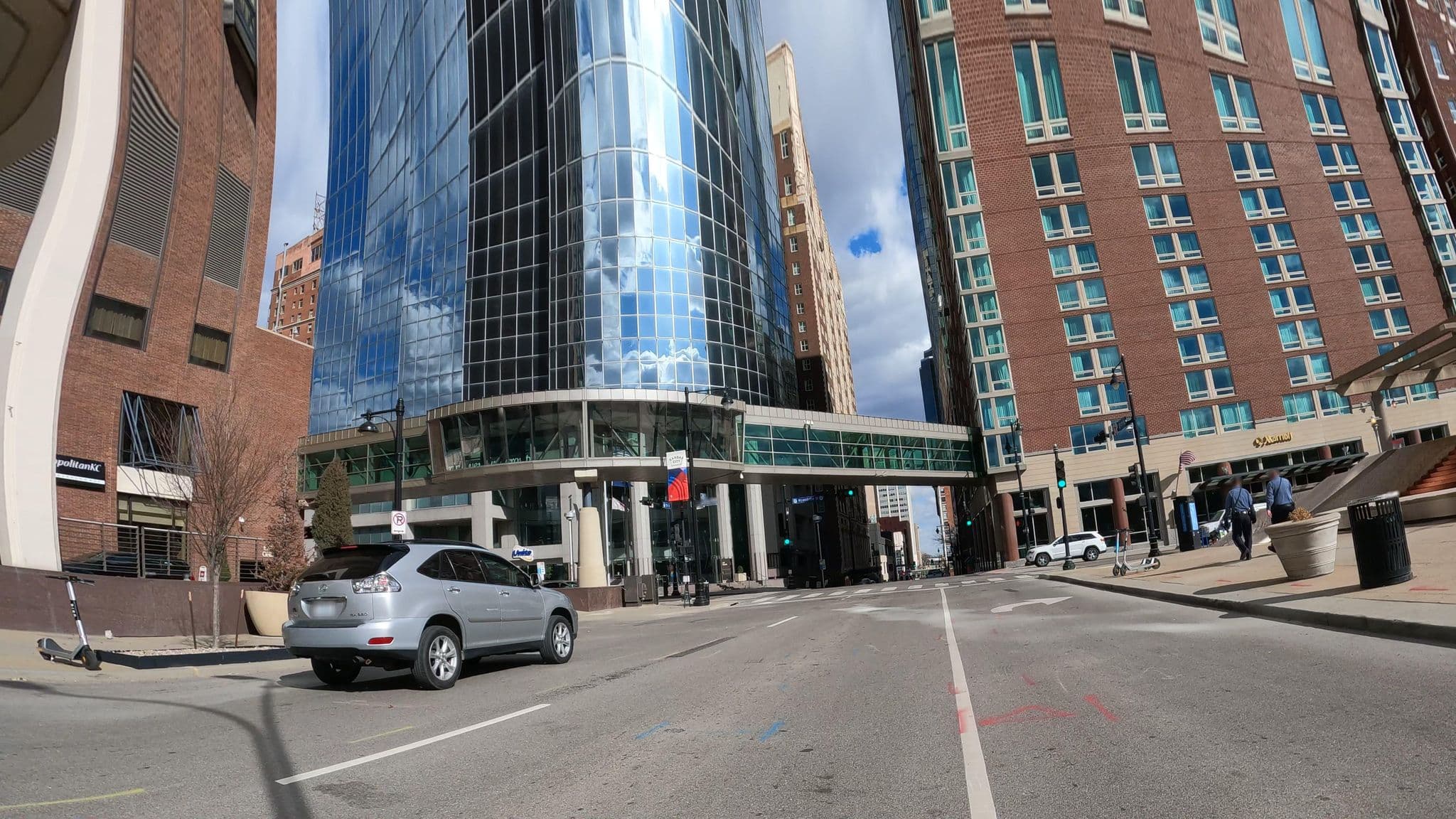 Street view near Marriott Downtown Pool, Kansas City — © BigJ (CC BY-SA · Mapillary)