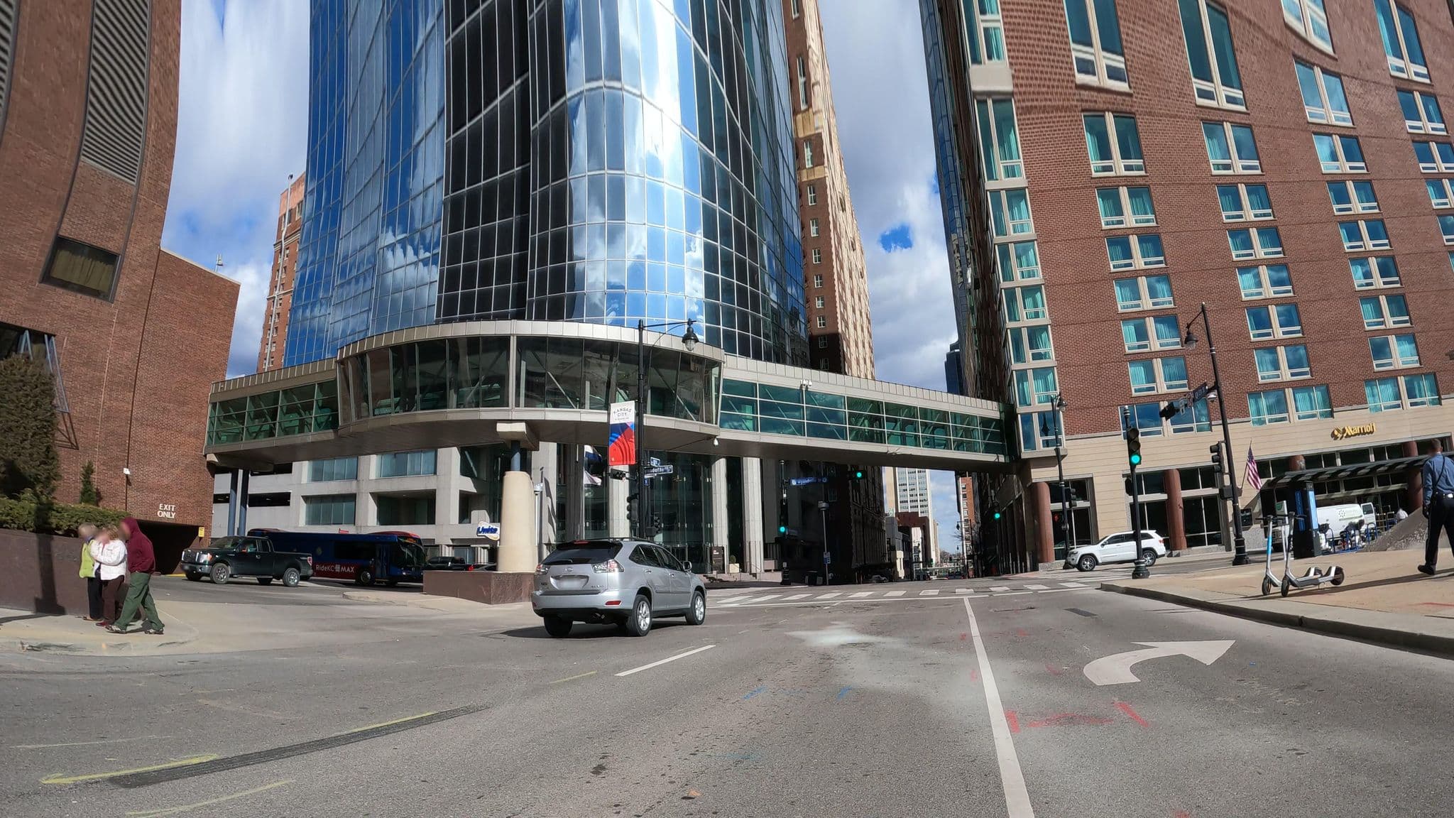 Street view near Marriott Downtown Fitness Center, Kansas City — © BigJ (CC BY-SA · Mapillary)