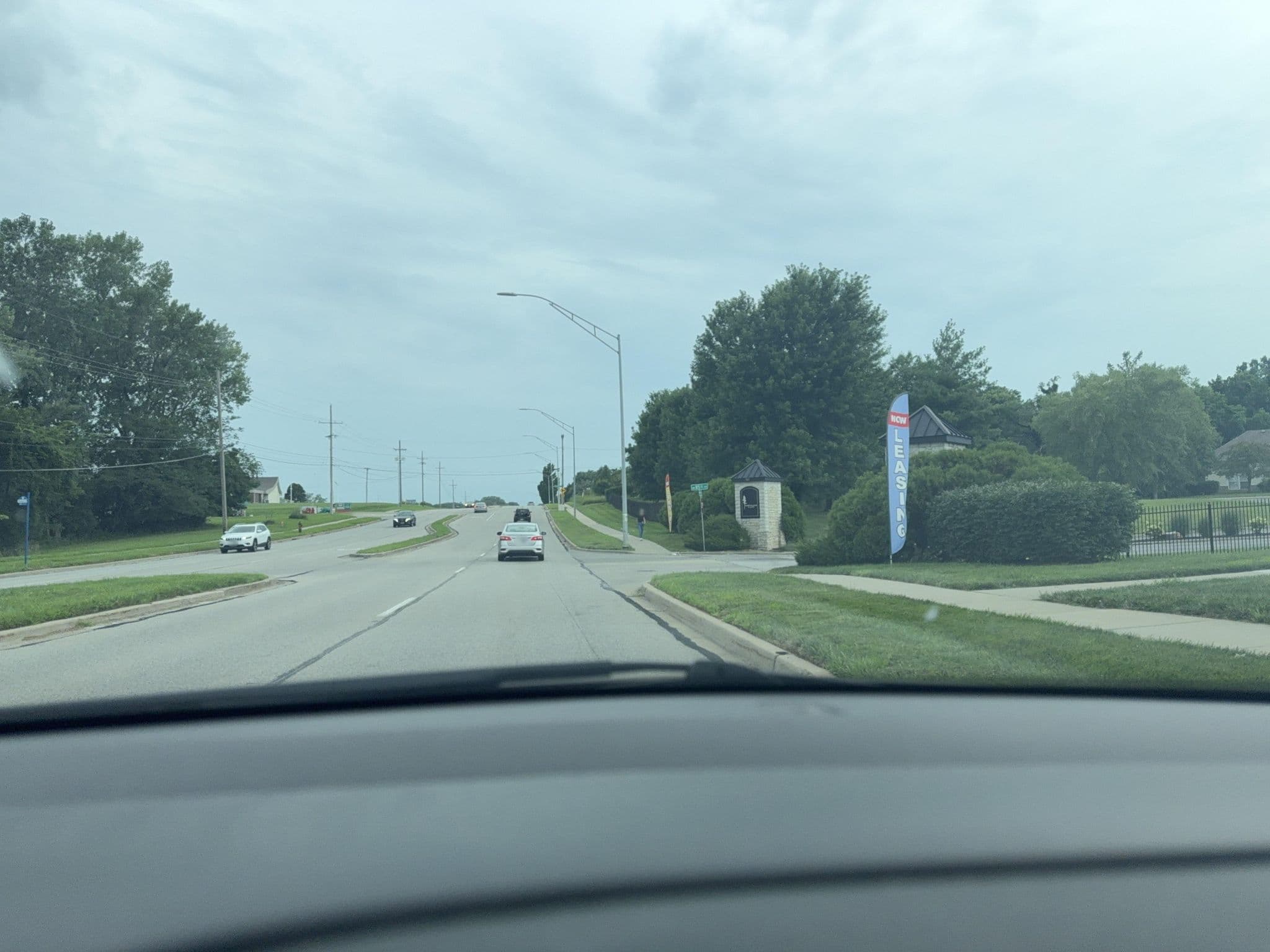Street view near Oakwood Hotel, Weatherby Lake — © kc3910 (CC BY-SA · Mapillary)