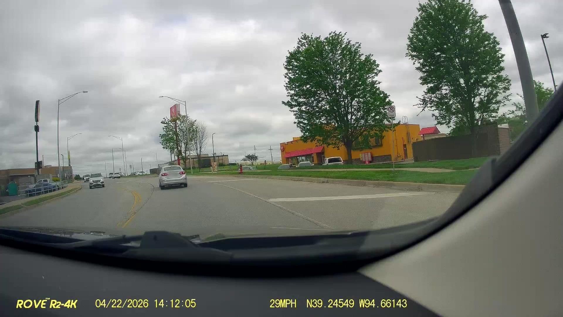 Street view near Wyndham Hotels & Resorts, Weatherby Lake — © kc3910 (CC BY-SA · Mapillary)