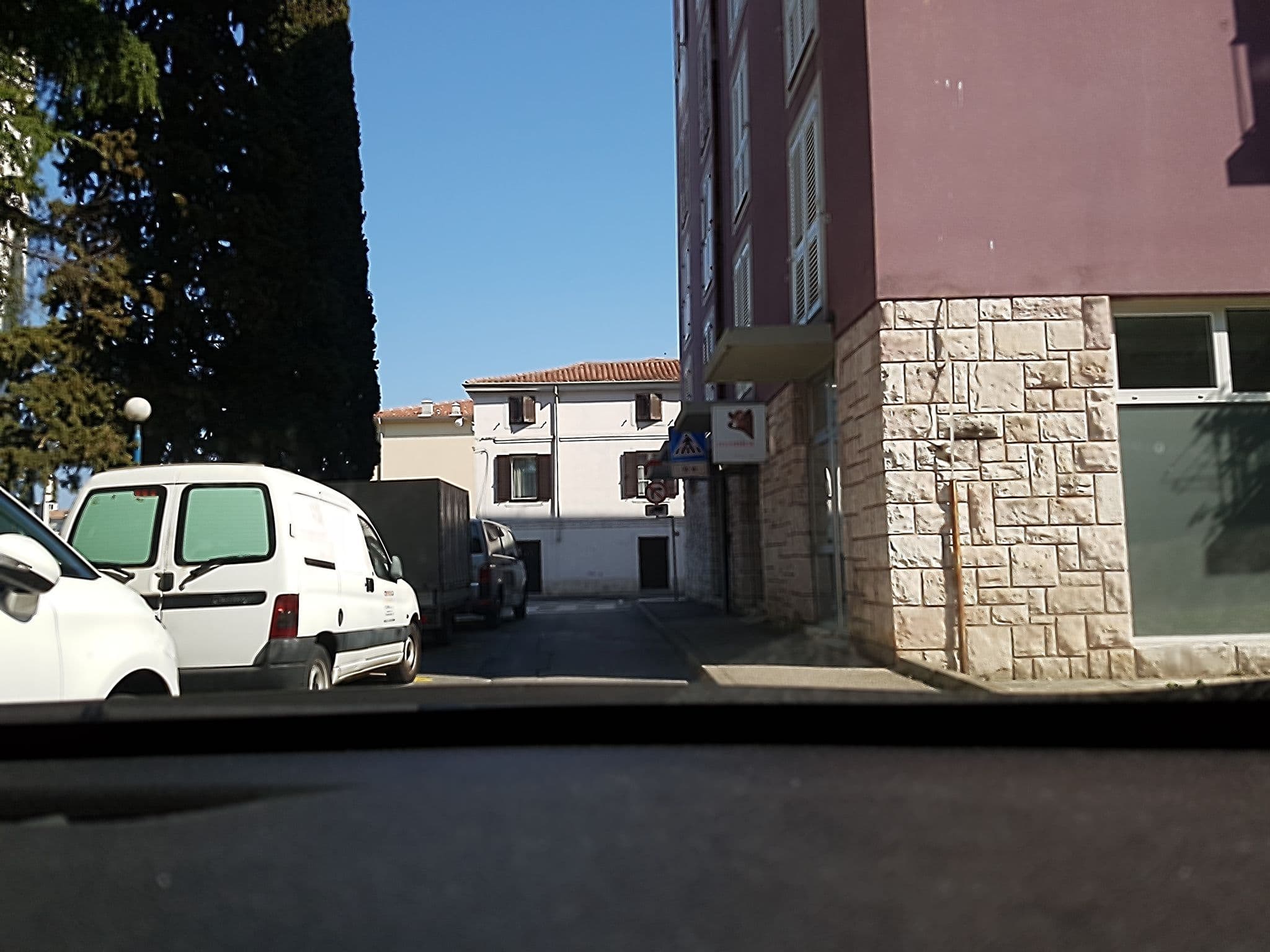 Street view near Hostel Riviera, Izola — © sylver (CC BY-SA · Mapillary)
