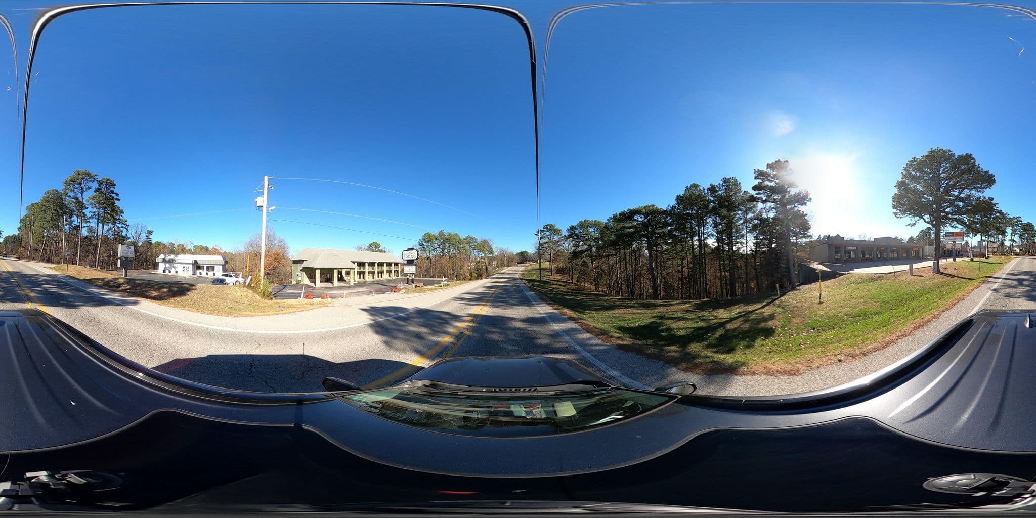 Street view near Bluebird Lodge, Eureka Springs — © justinmeyers (CC BY-SA · Mapillary)