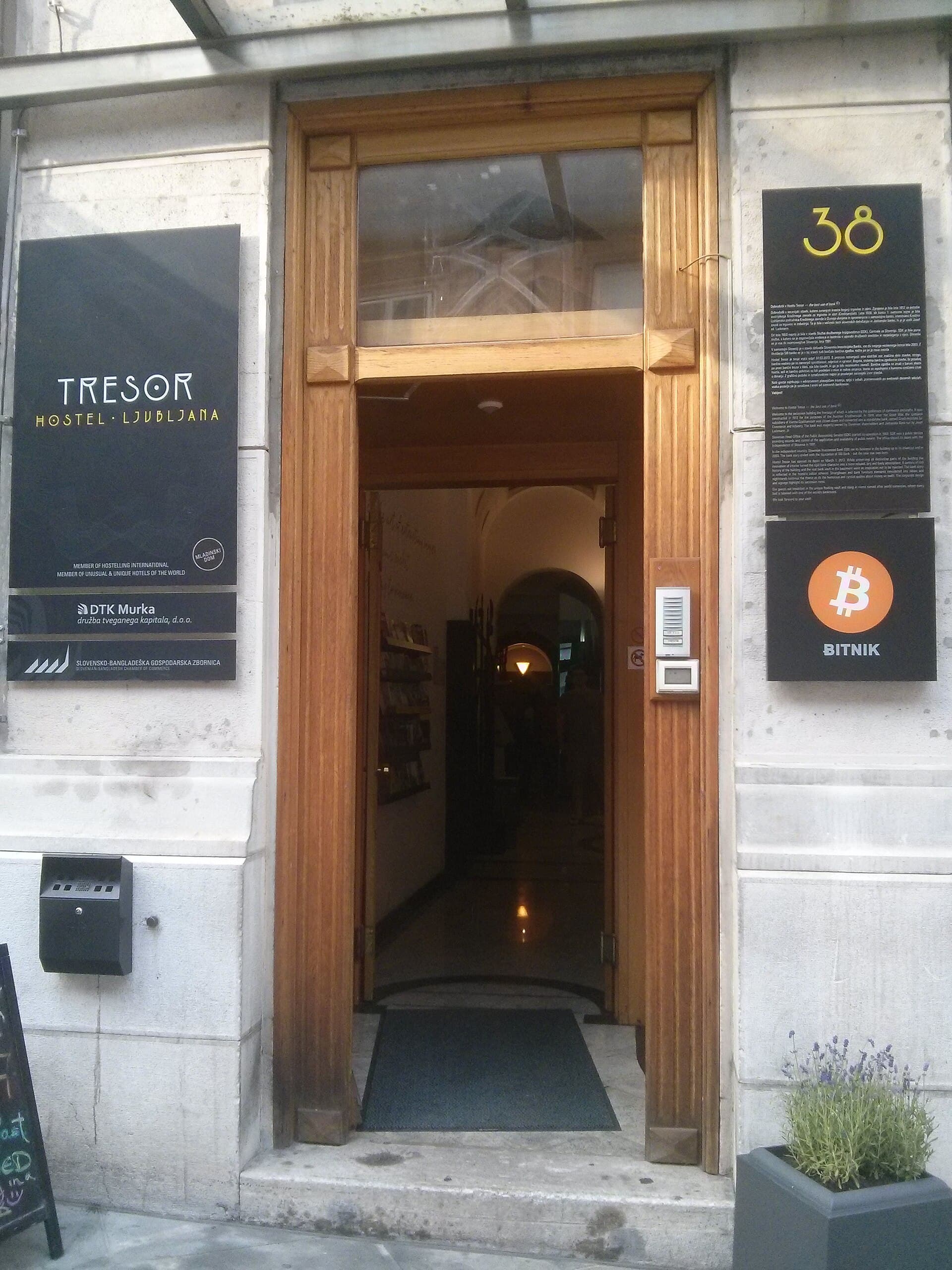 Hostel Tresor (via Wikimedia Commons, CC BY-SA 2.0)