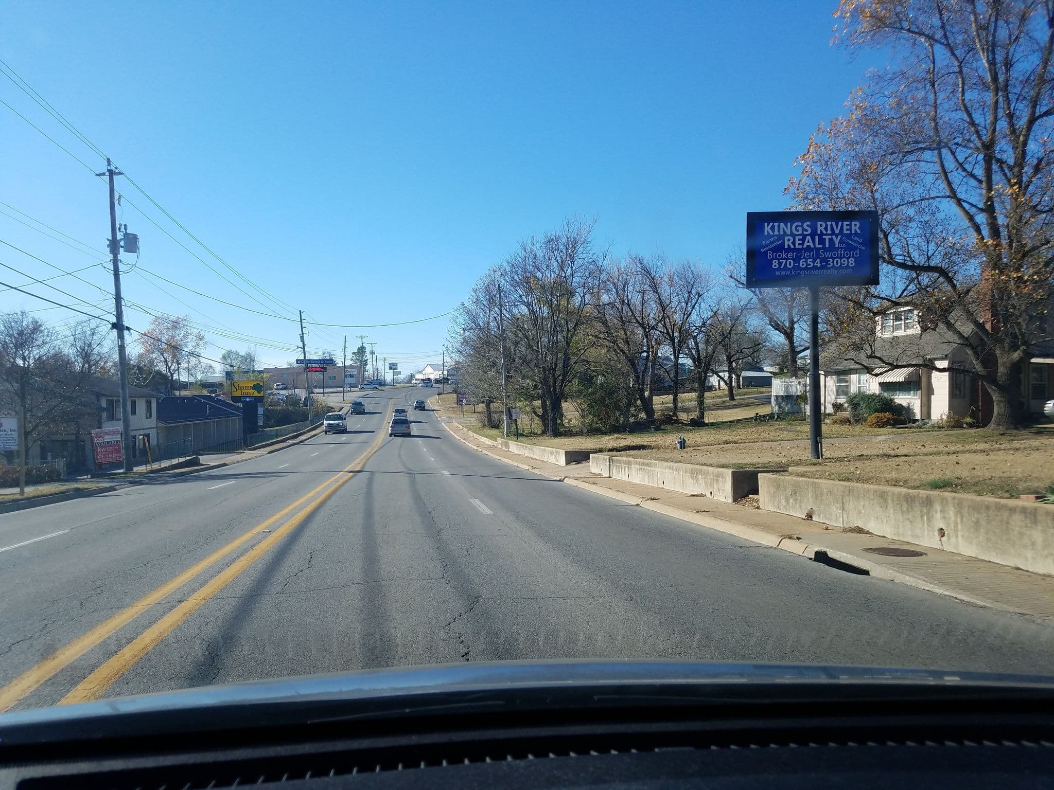 Street view near Rodeway Inn, Berryville — © roadtechie (CC BY-SA · Mapillary)