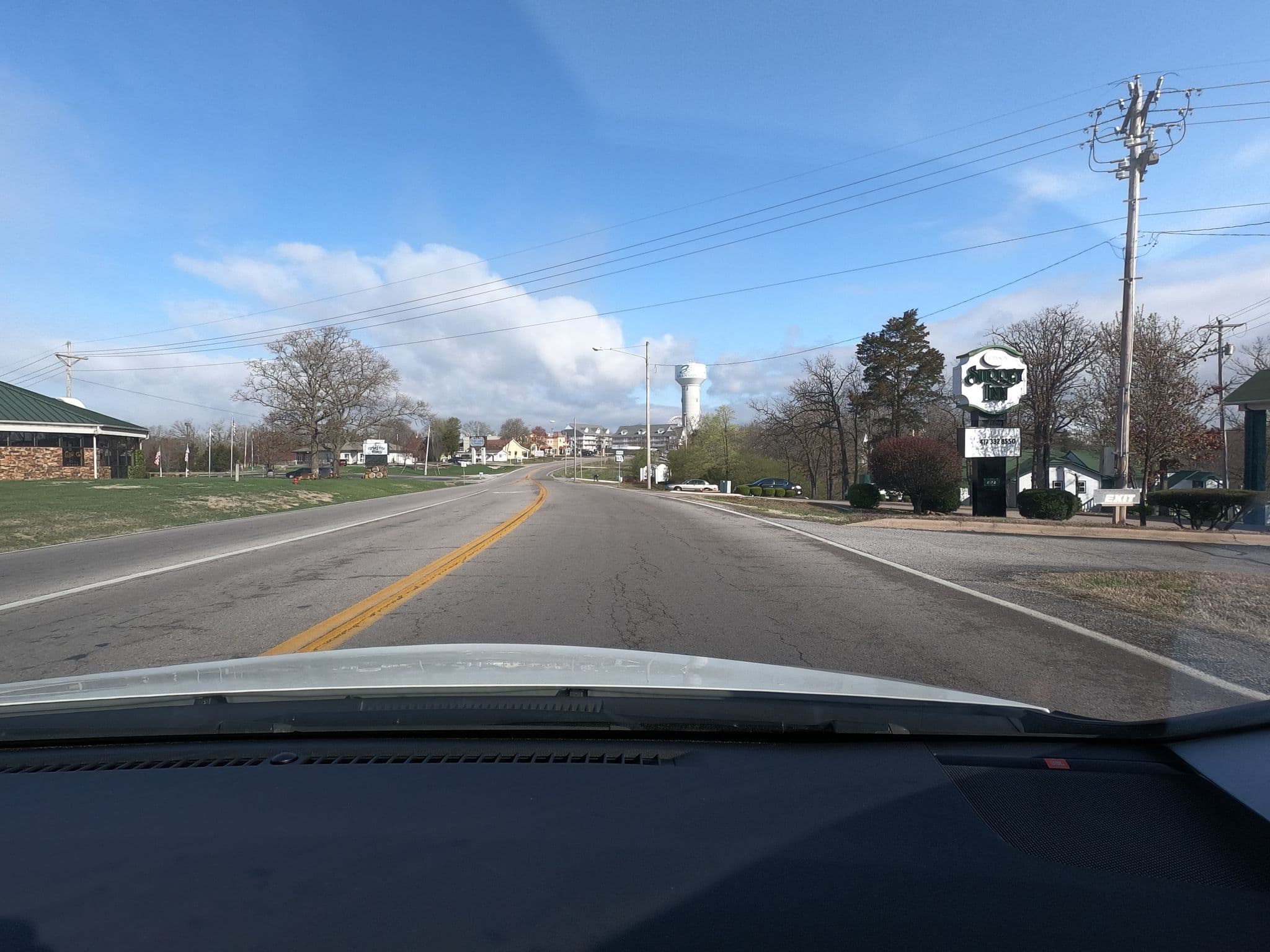 Street view near Presley's Penthouse, Branson — © toebee (CC BY-SA · Mapillary)