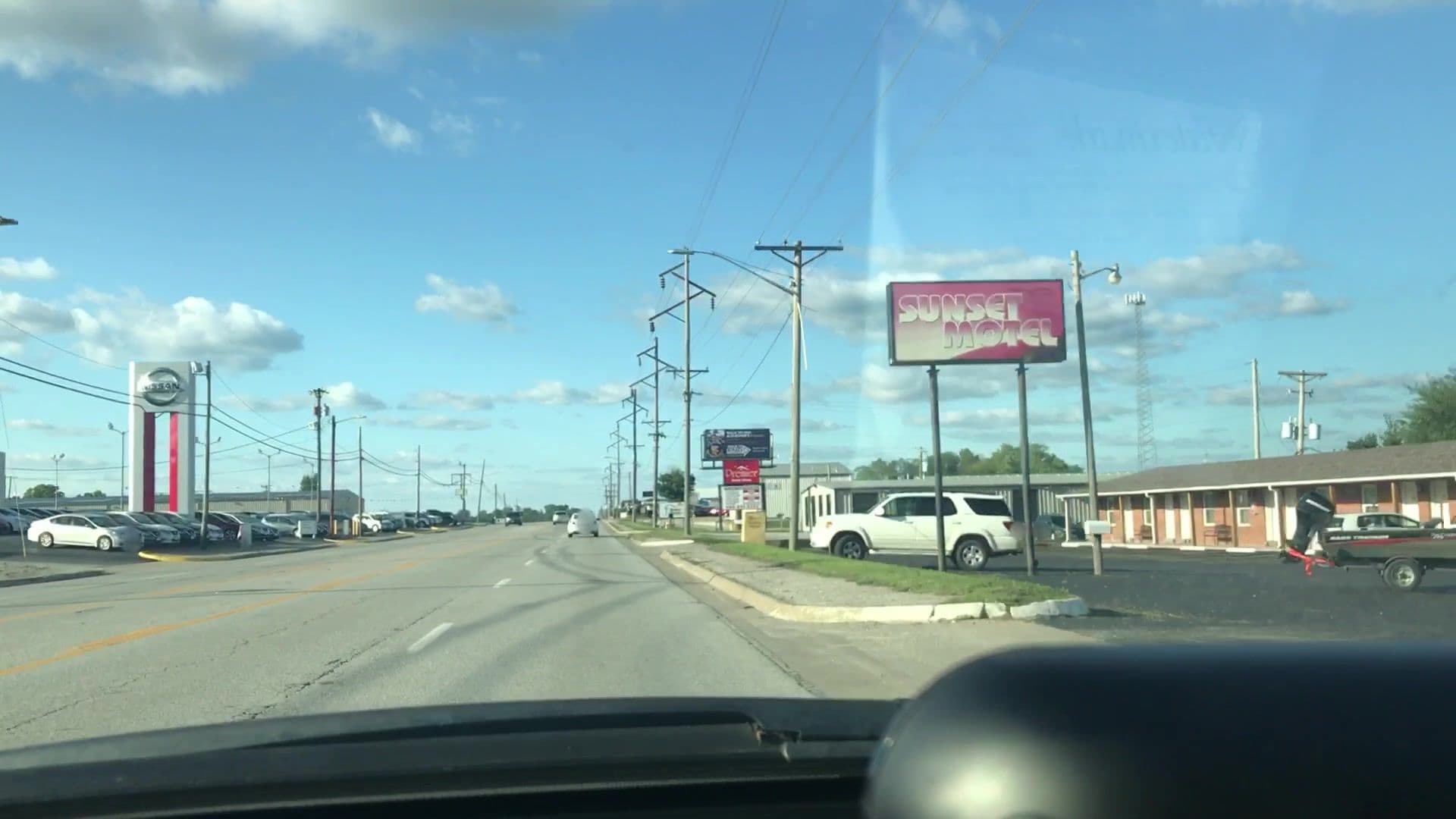 Street view near Sunset Motel, Sedalia — © lvl5 (CC BY-SA · Mapillary)