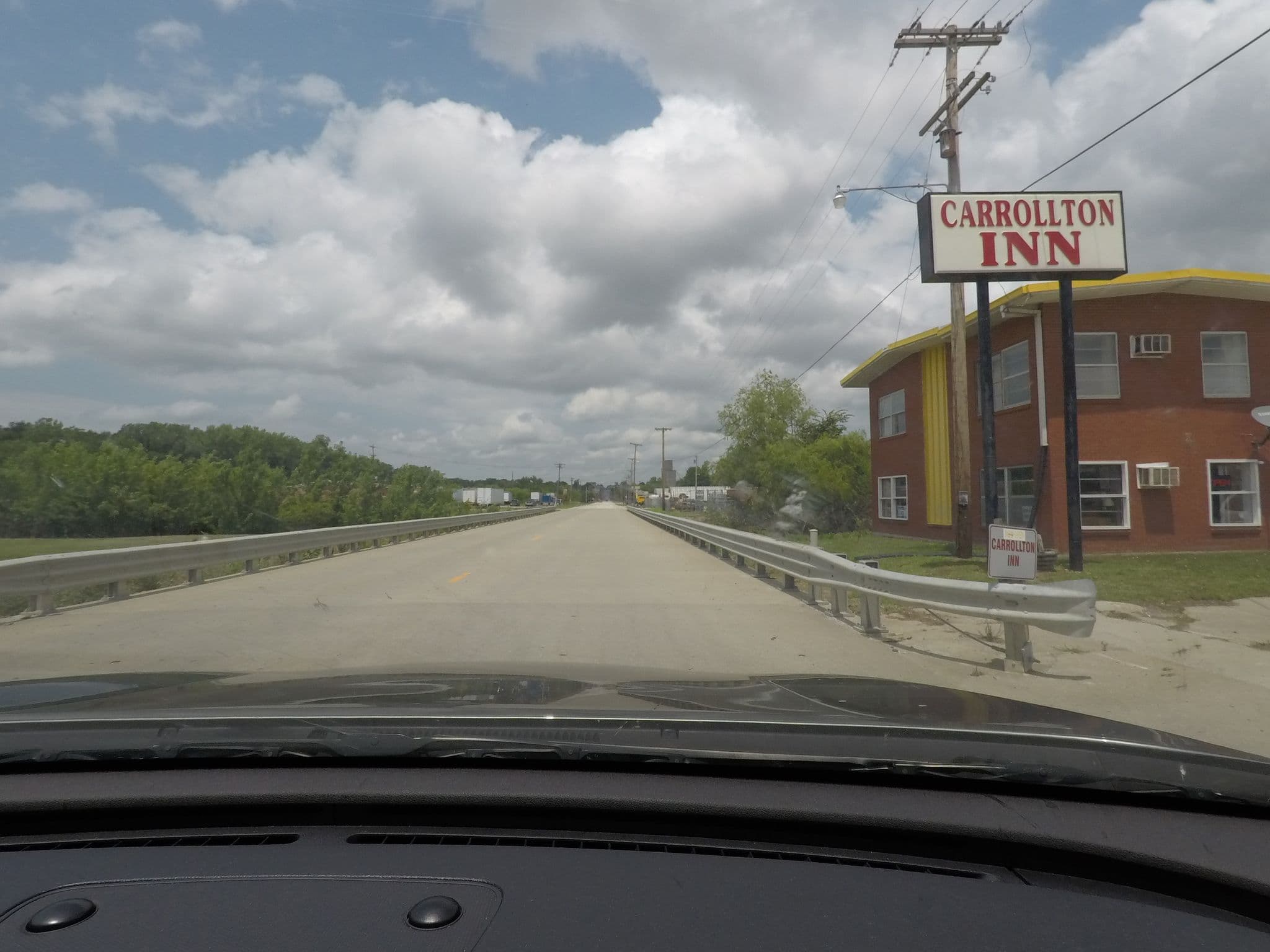 Street view near Carrollton Inn, Higginsville — © toebee (CC BY-SA · Mapillary)