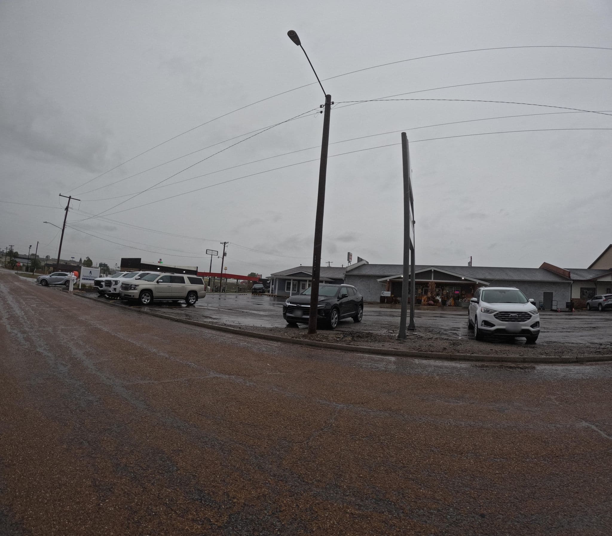 Street view near Golden Award Motel, Sweet Springs — © vorpalblade (CC BY-SA · Mapillary)
