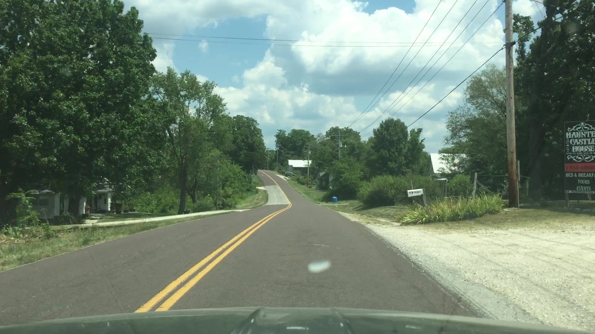 Street view near haunted castle house, Osage Beach — © lvl5 (CC BY-SA · Mapillary)