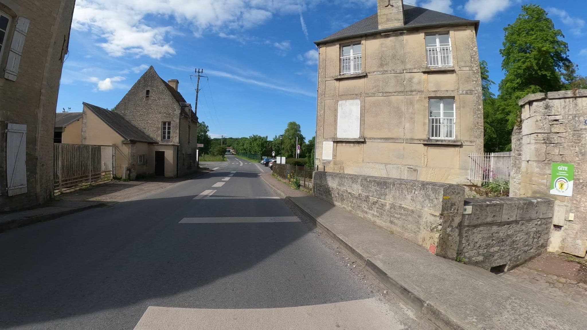 Street view near Le Moulin de Creully, Creully — © Nzau (CC BY-SA · Mapillary)