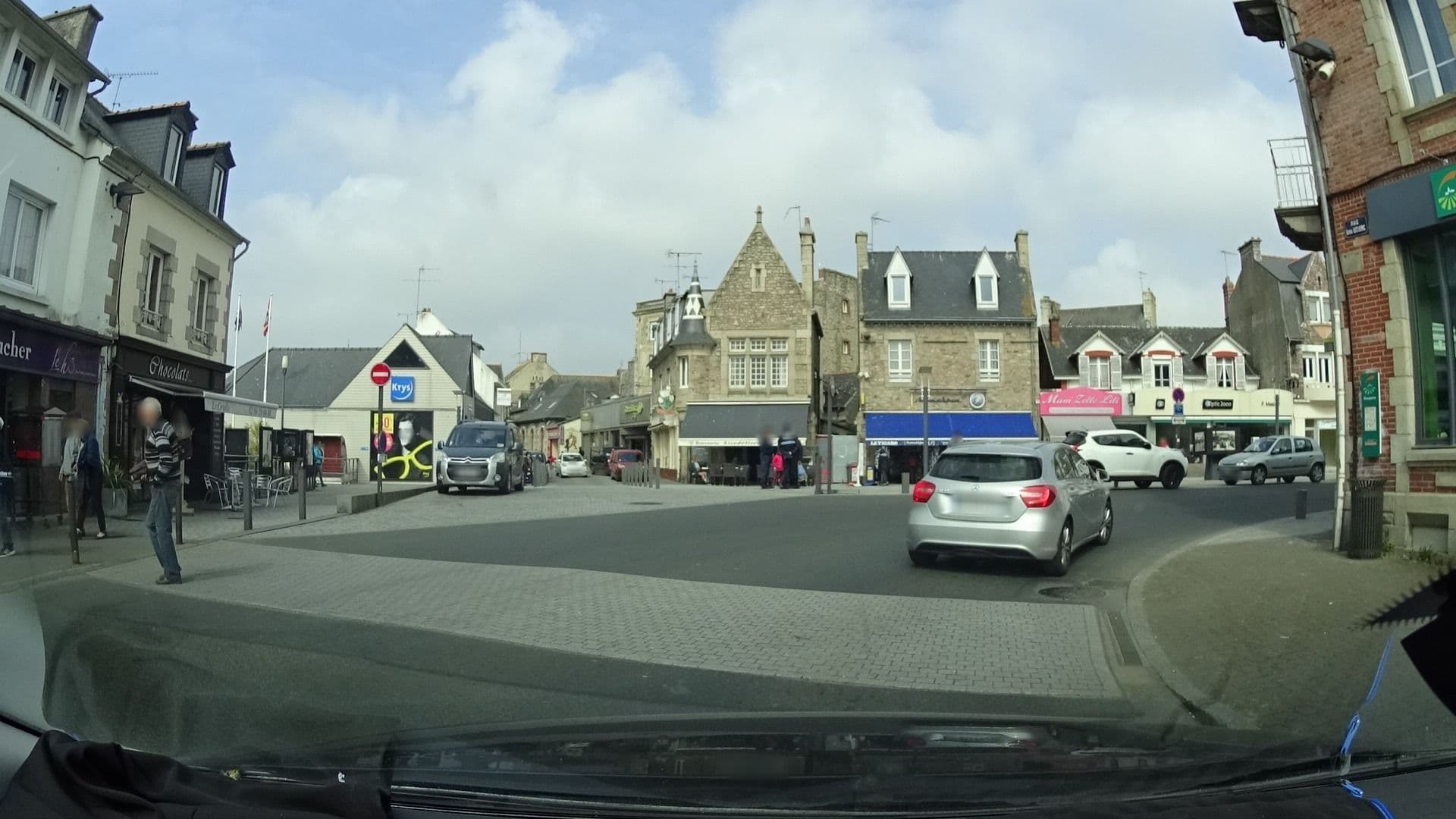 Street view near Gite du port, Paimpol — © ljbouere (CC BY-SA · Mapillary)