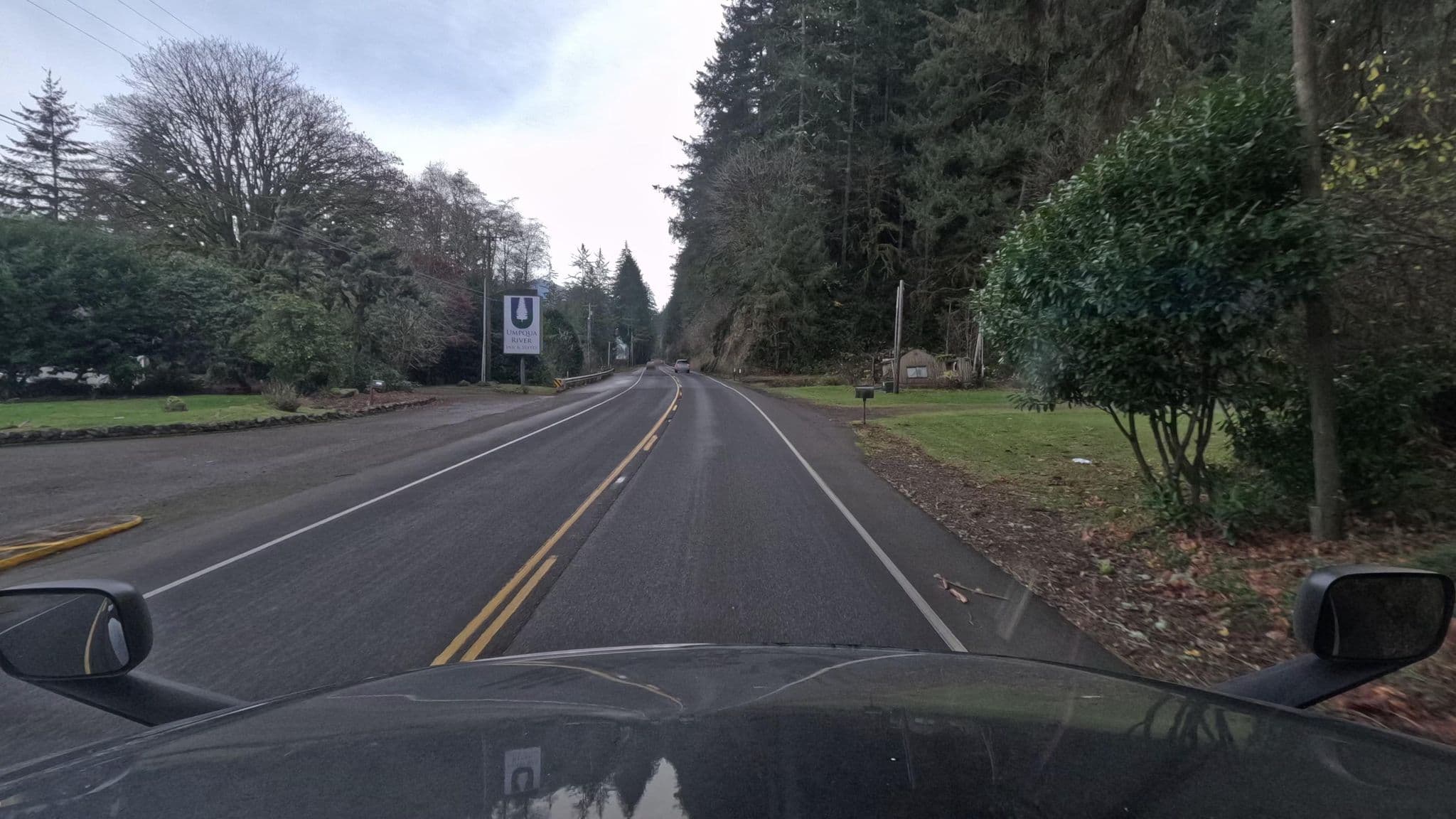Street view near Salbasgeon Inn of the Umpqua, Reedsport — © bct (CC BY-SA · Mapillary)