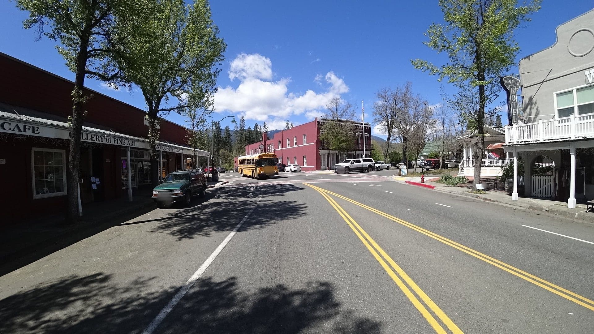 Street view near Weaverville Hotel, Hayfork — © stilldavid (CC BY-SA · Mapillary)