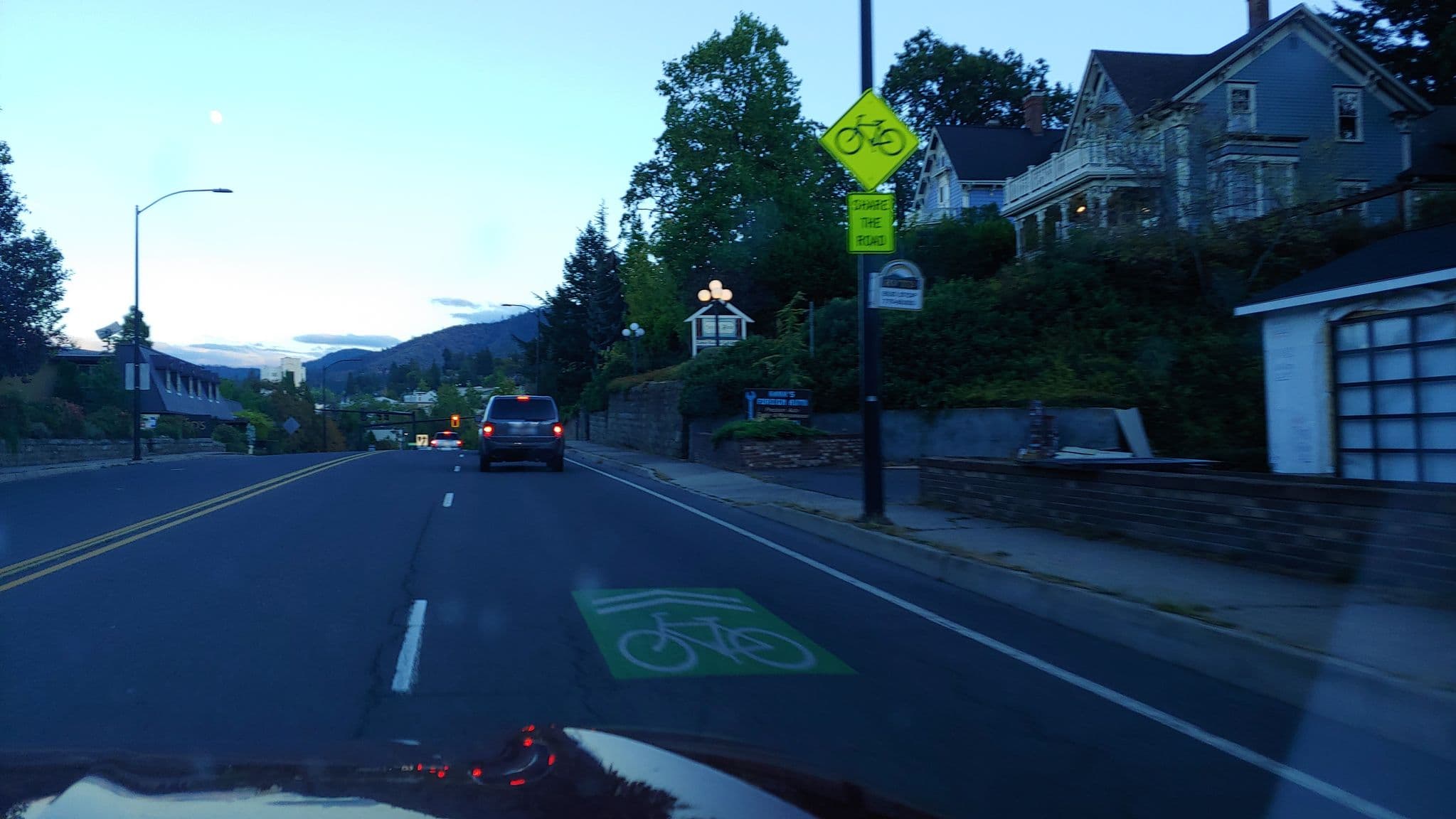 Street view near Ashland's Main St Inn, Talent — © evansiroky (CC BY-SA · Mapillary)