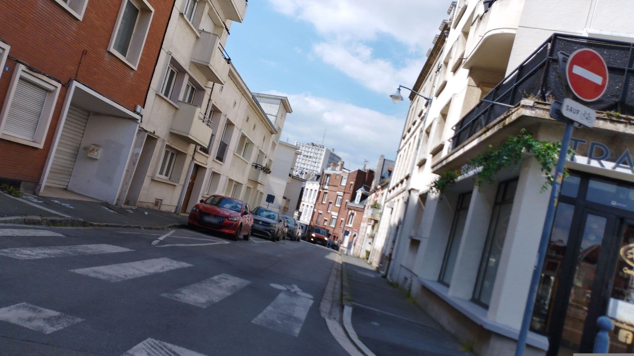 Street view near Les Clés des Places, Arras — © kritic (CC BY-SA · Mapillary)