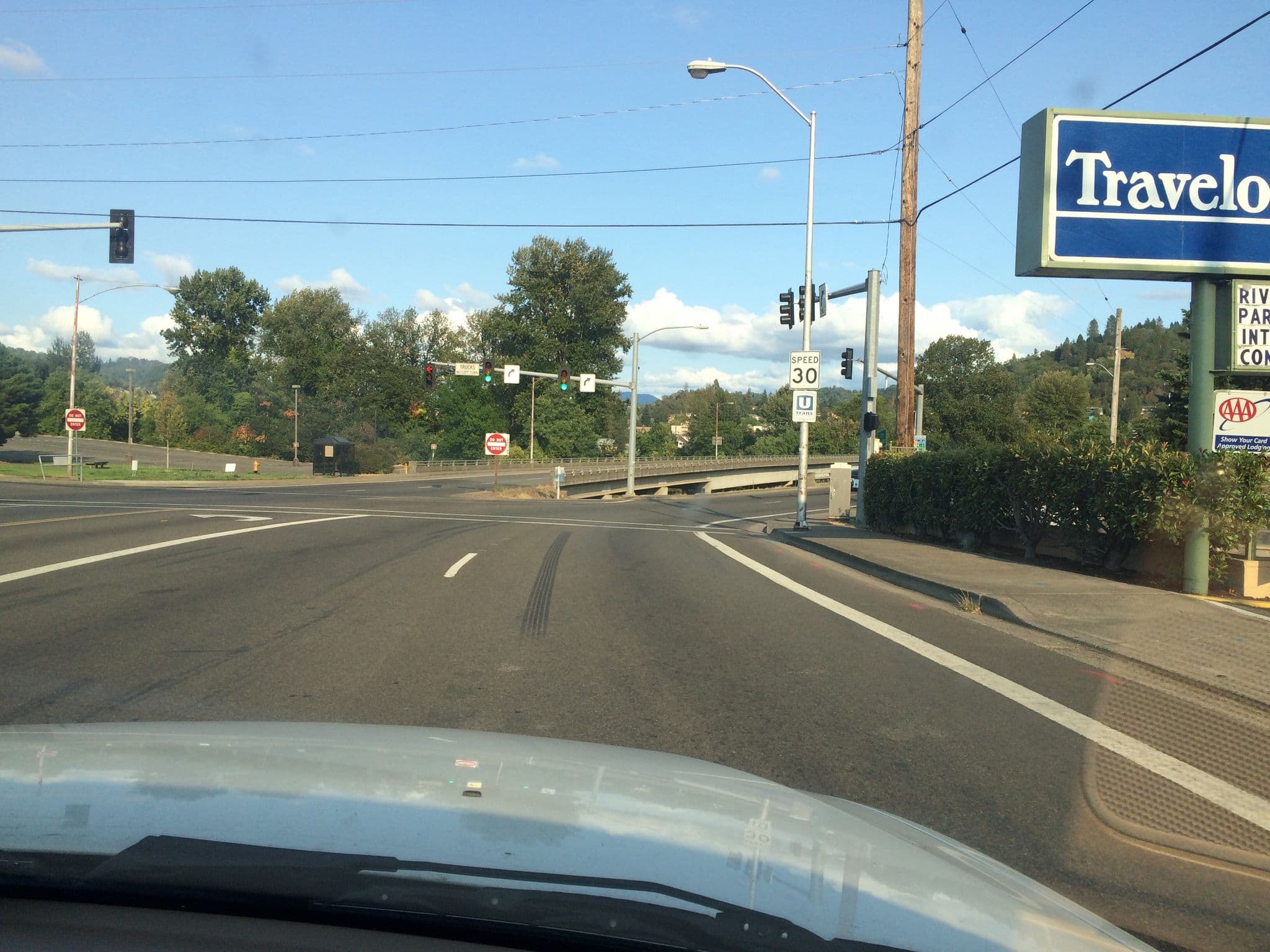Street view near Riverfront Inn, Roseburg — © pdgoodman (CC BY-SA · Mapillary)