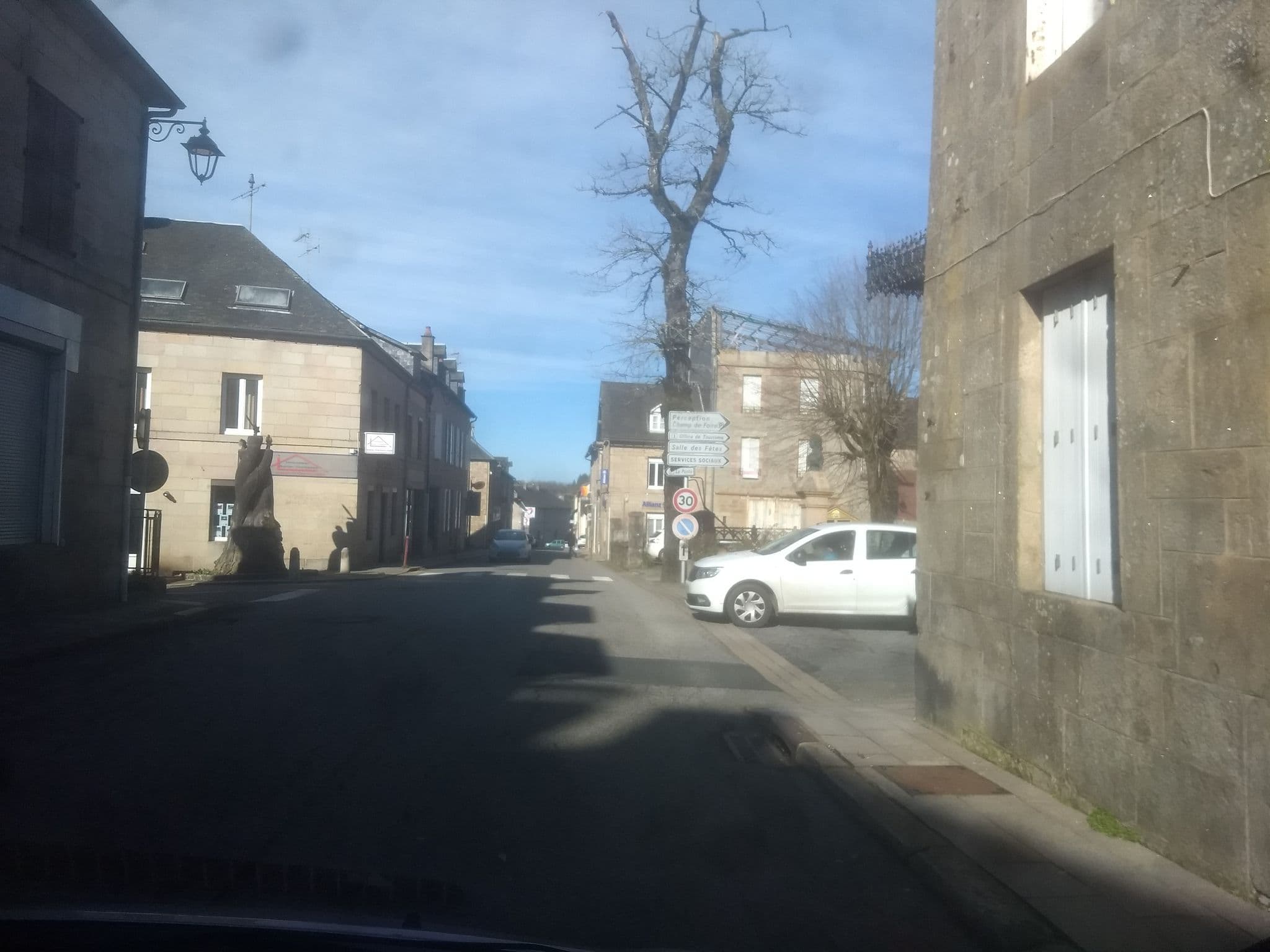Street view near Gîte d'étape des deux cloches, Bugeat — © kritic (CC BY-SA · Mapillary)